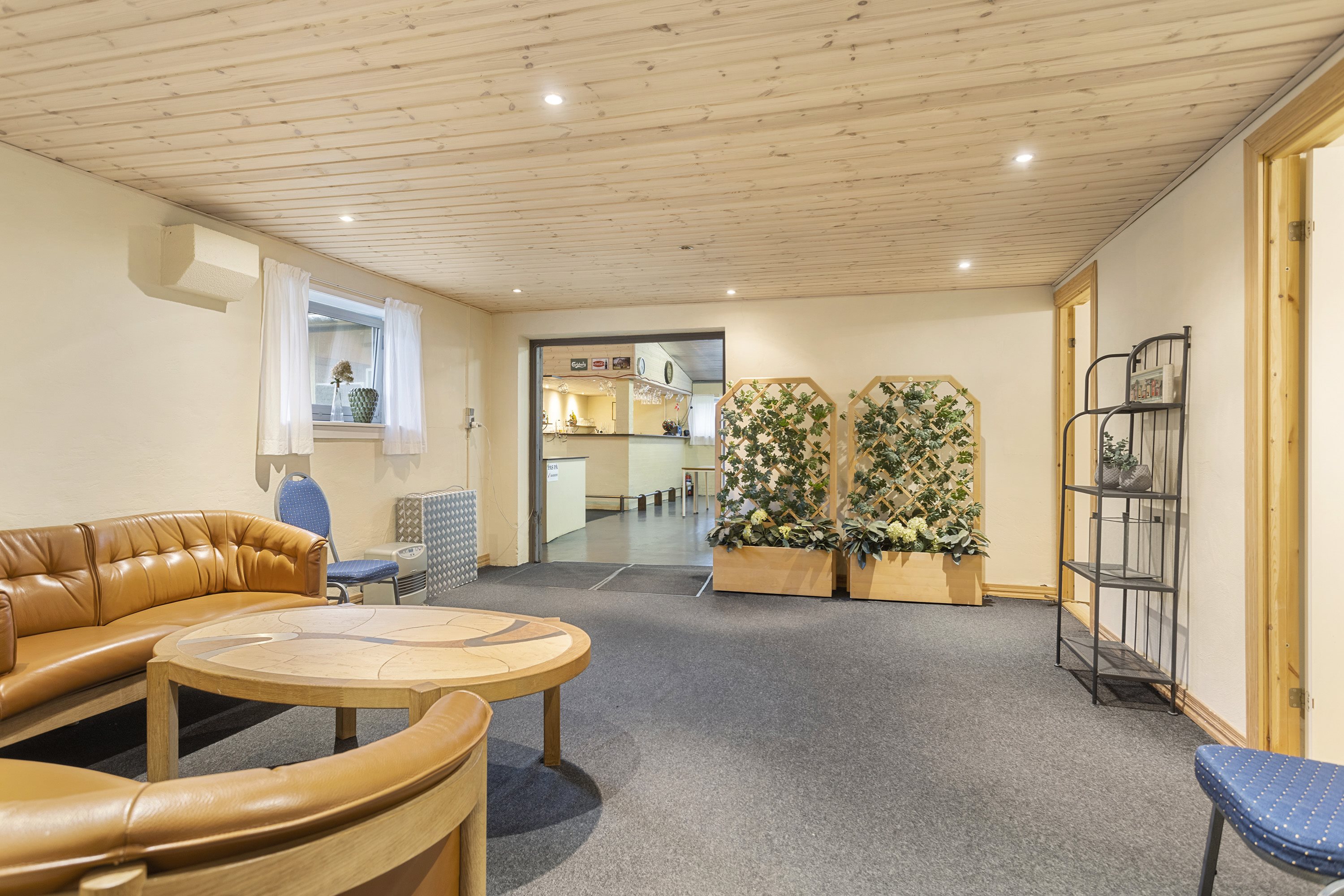 Fremhævet stue billede i fuldskærmstilstand. Billede af Øster Rør Vej 6, Gærum, 9900 Frederikshavn