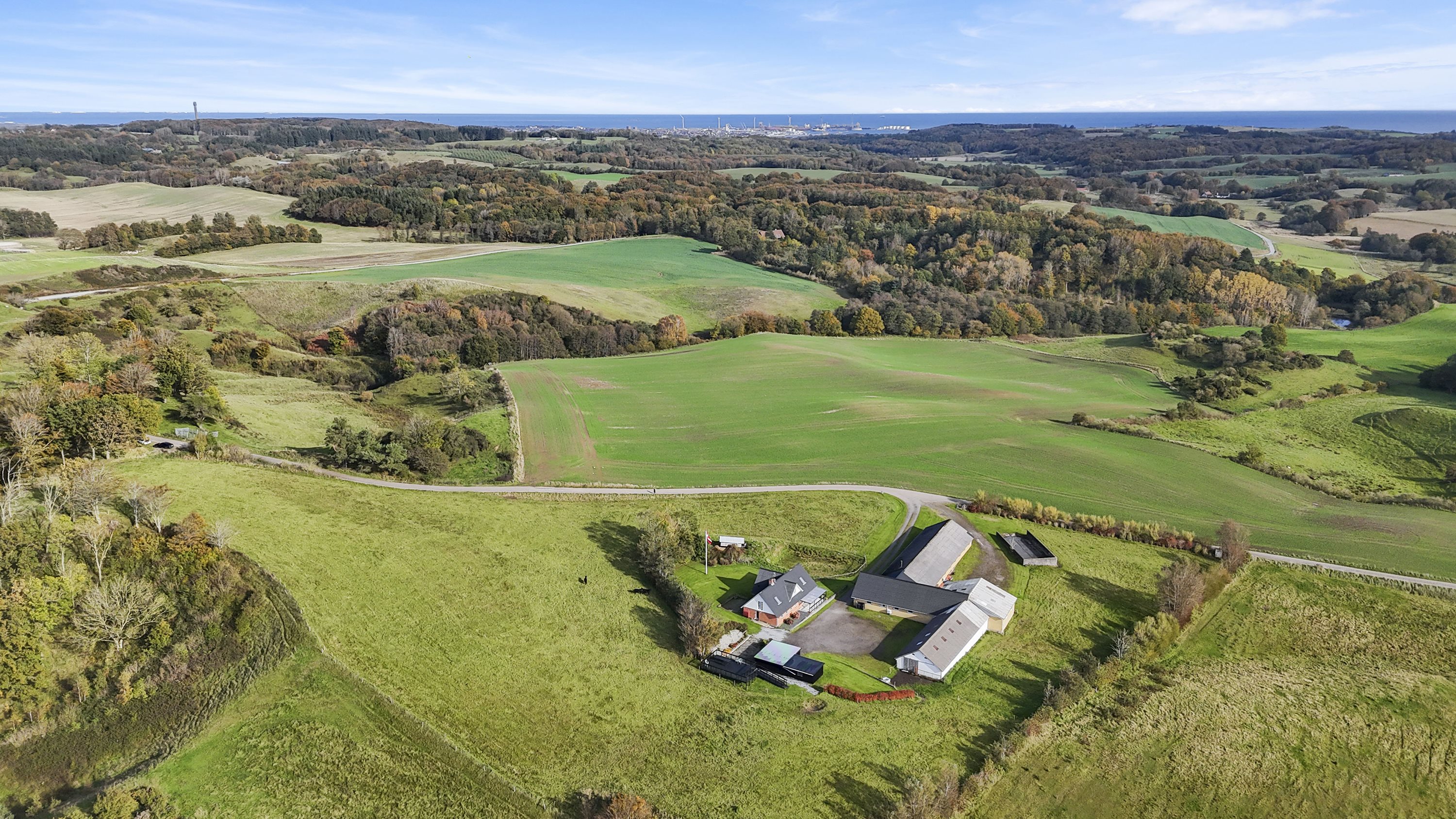 Fremhævet luftfoto billede i fuldskærmstilstand. Billede af Øster Rør Vej 6, Gærum, 9900 Frederikshavn