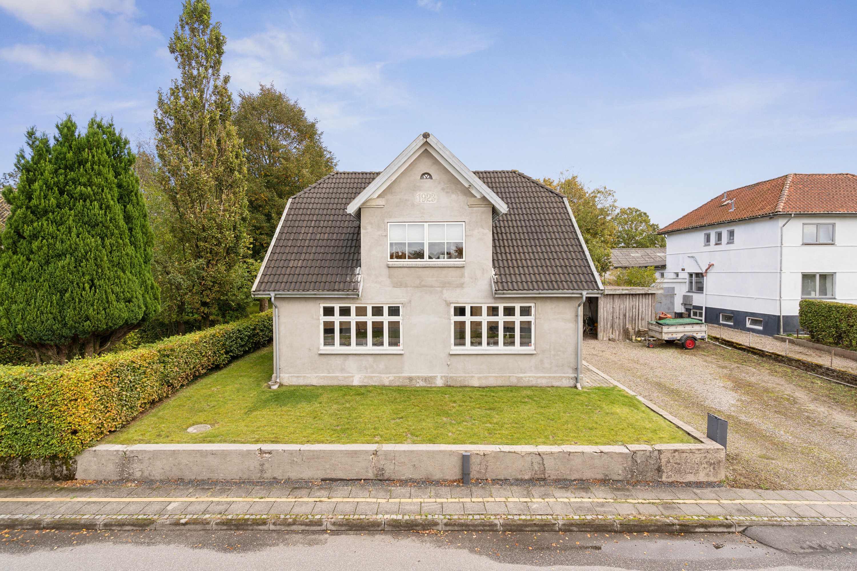 Miniaturebillede 1: set fra vejen. Billede af Præstegårdsvej 14, 6534 Agerskov