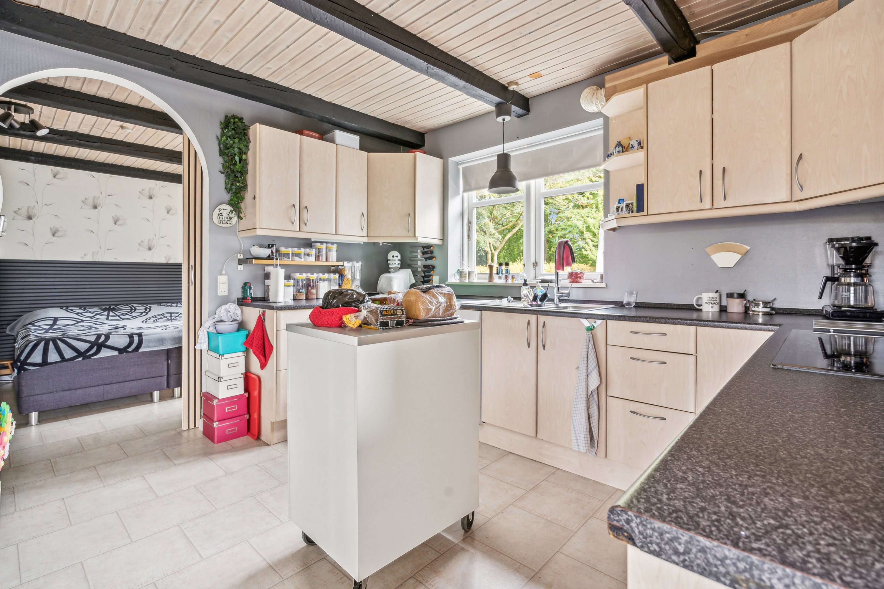 Fremhævet køkken billede i fuldskærmstilstand. Billede af Præstegårdsvej 14, 6534 Agerskov