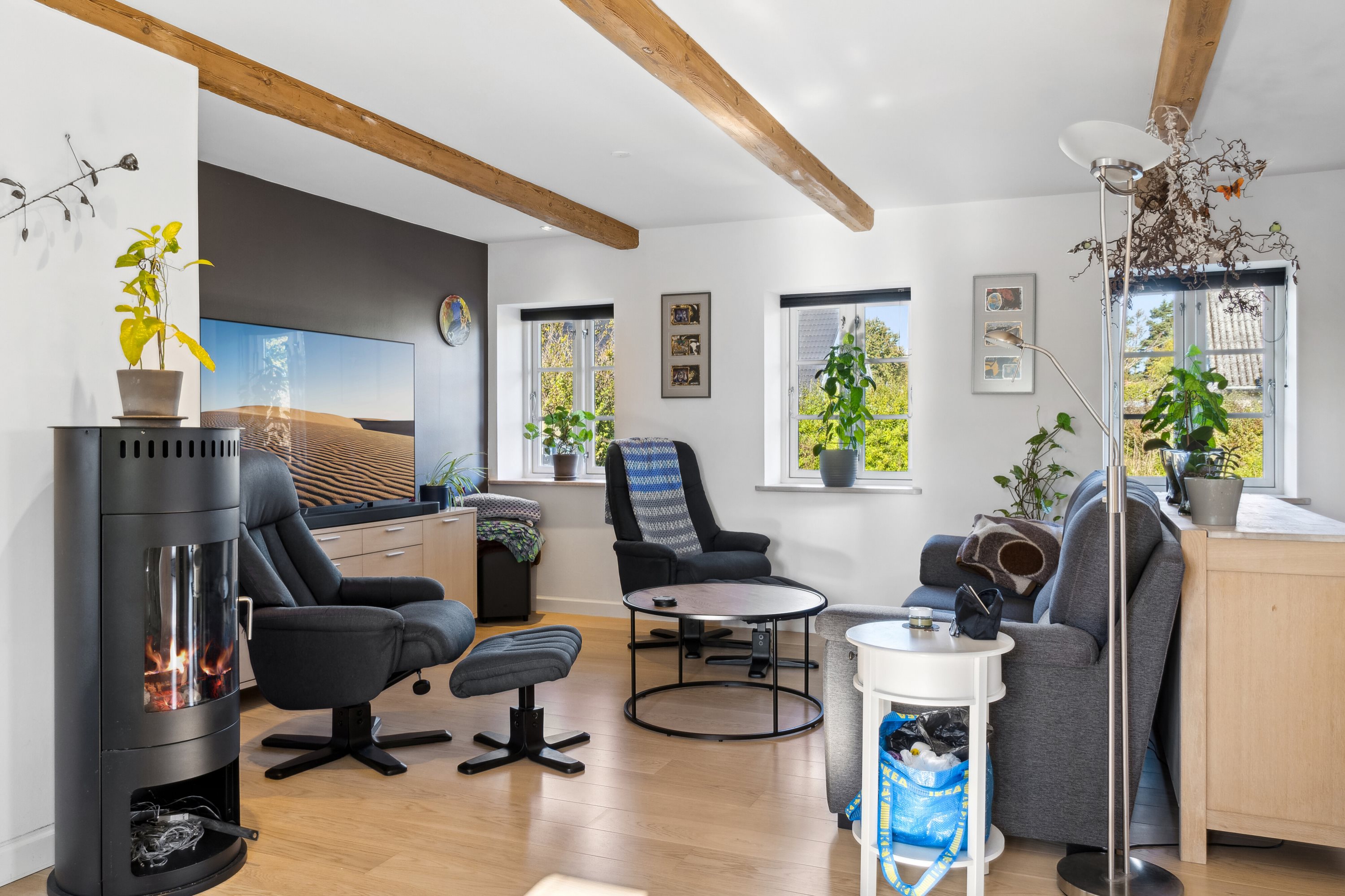 Fremhævet stue billede i fuldskærmstilstand. Billede af Køng Møllevej 11, 4750 Lundby