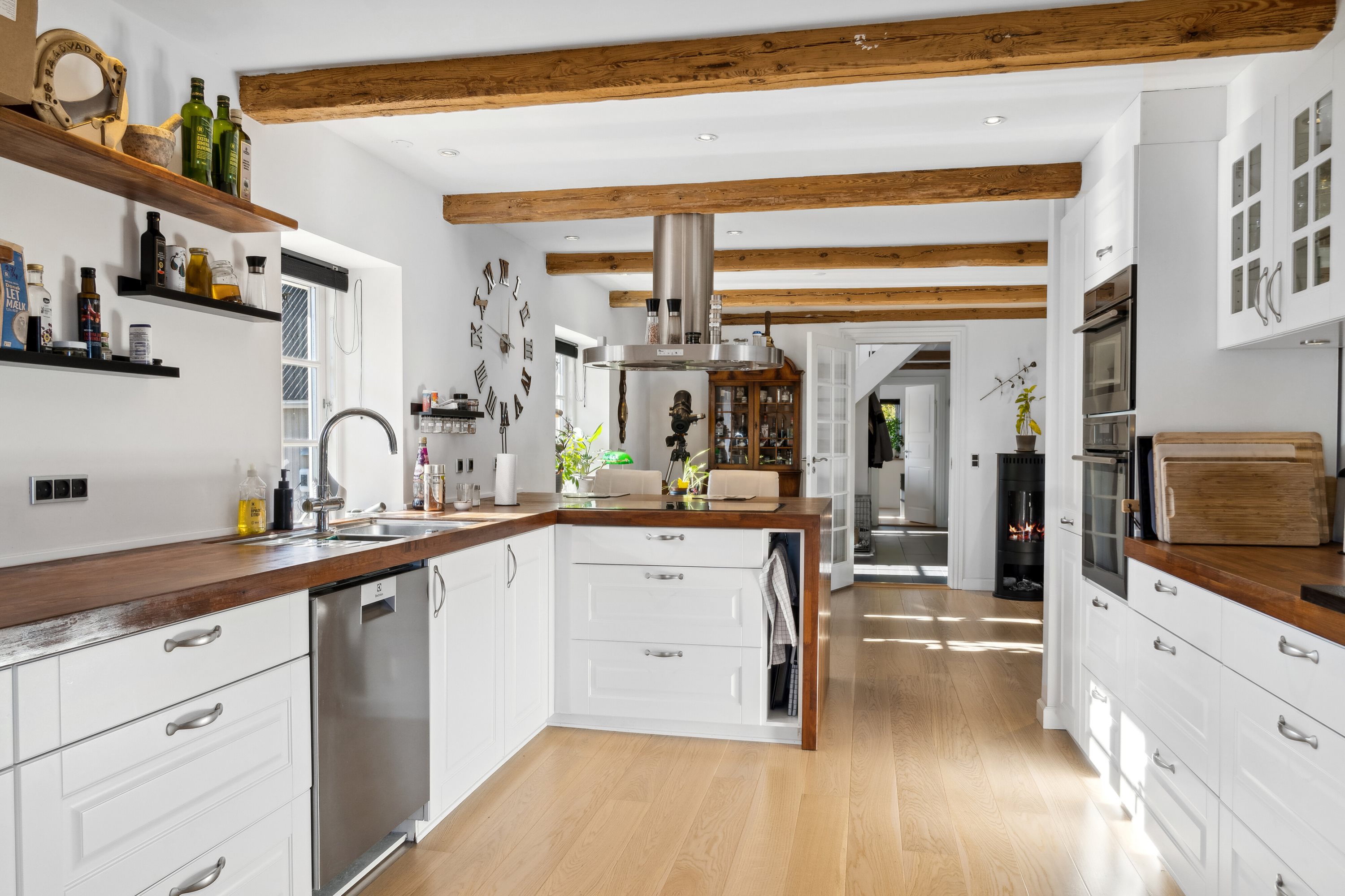 Fremhævet køkken-alrum billede i fuldskærmstilstand. Billede af Køng Møllevej 11, 4750 Lundby