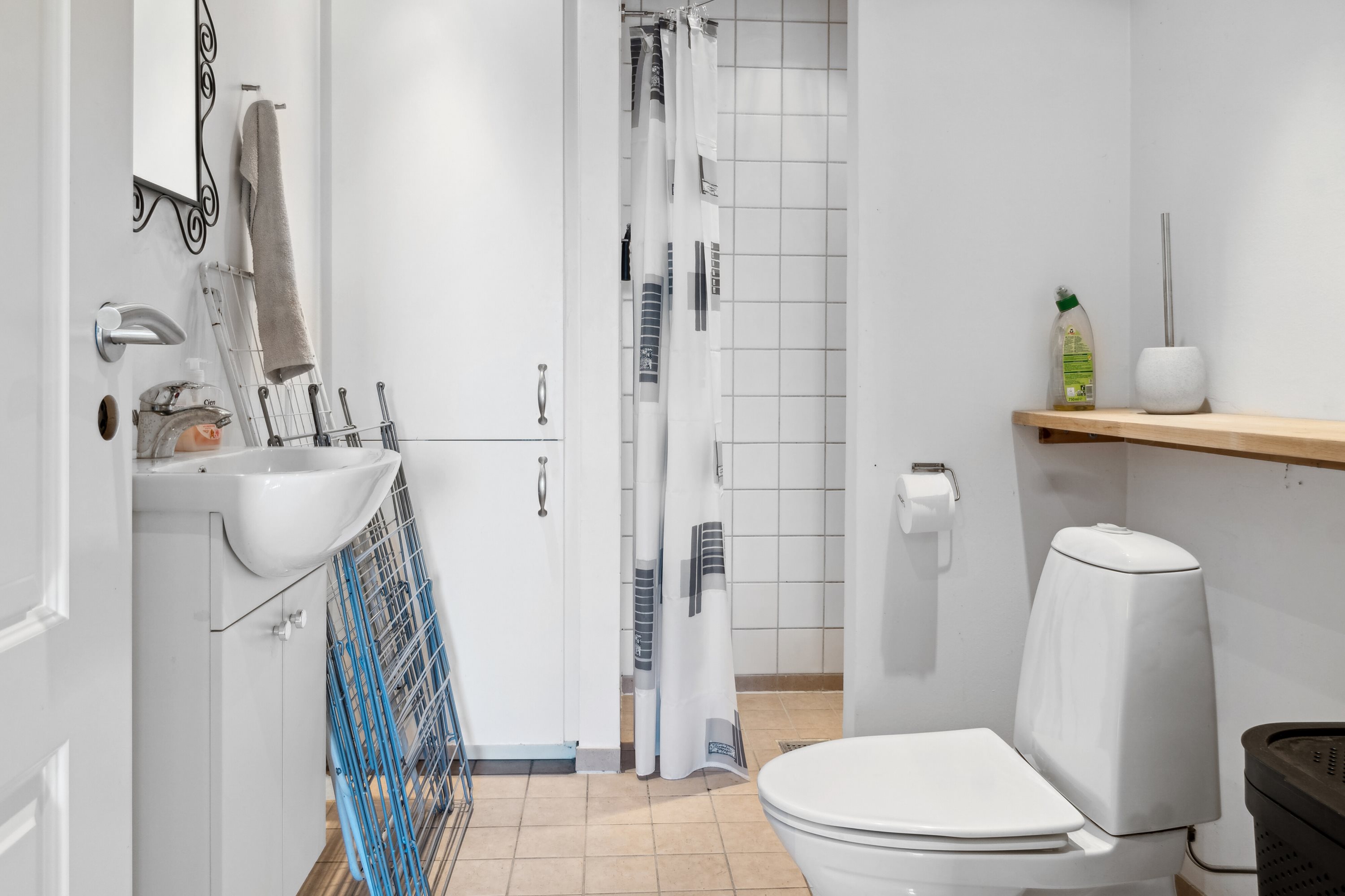 Fremhævet badeværelse billede i fuldskærmstilstand. Billede af Køng Møllevej 11, 4750 Lundby