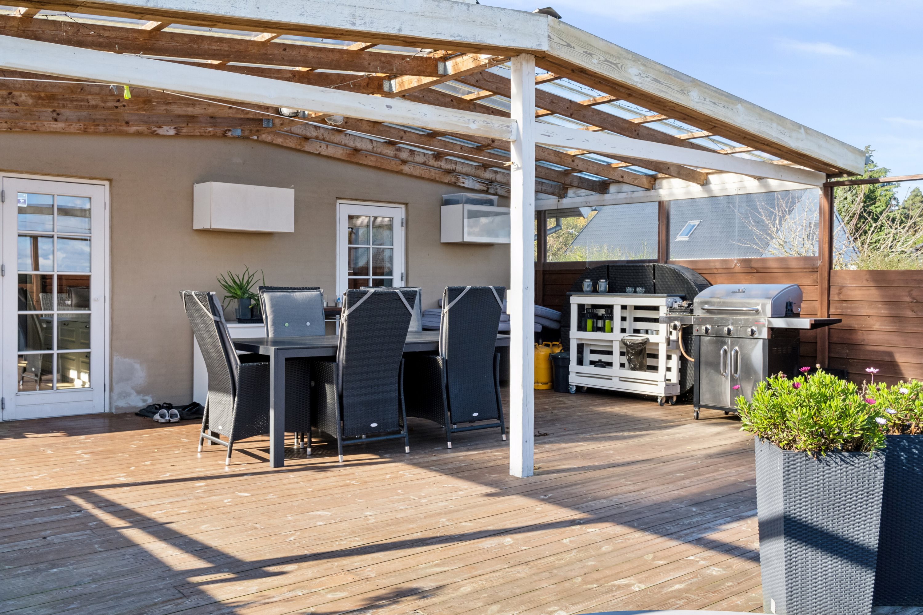 Fremhævet overdækket terrasse billede i fuldskærmstilstand. Billede af Køng Møllevej 11, 4750 Lundby