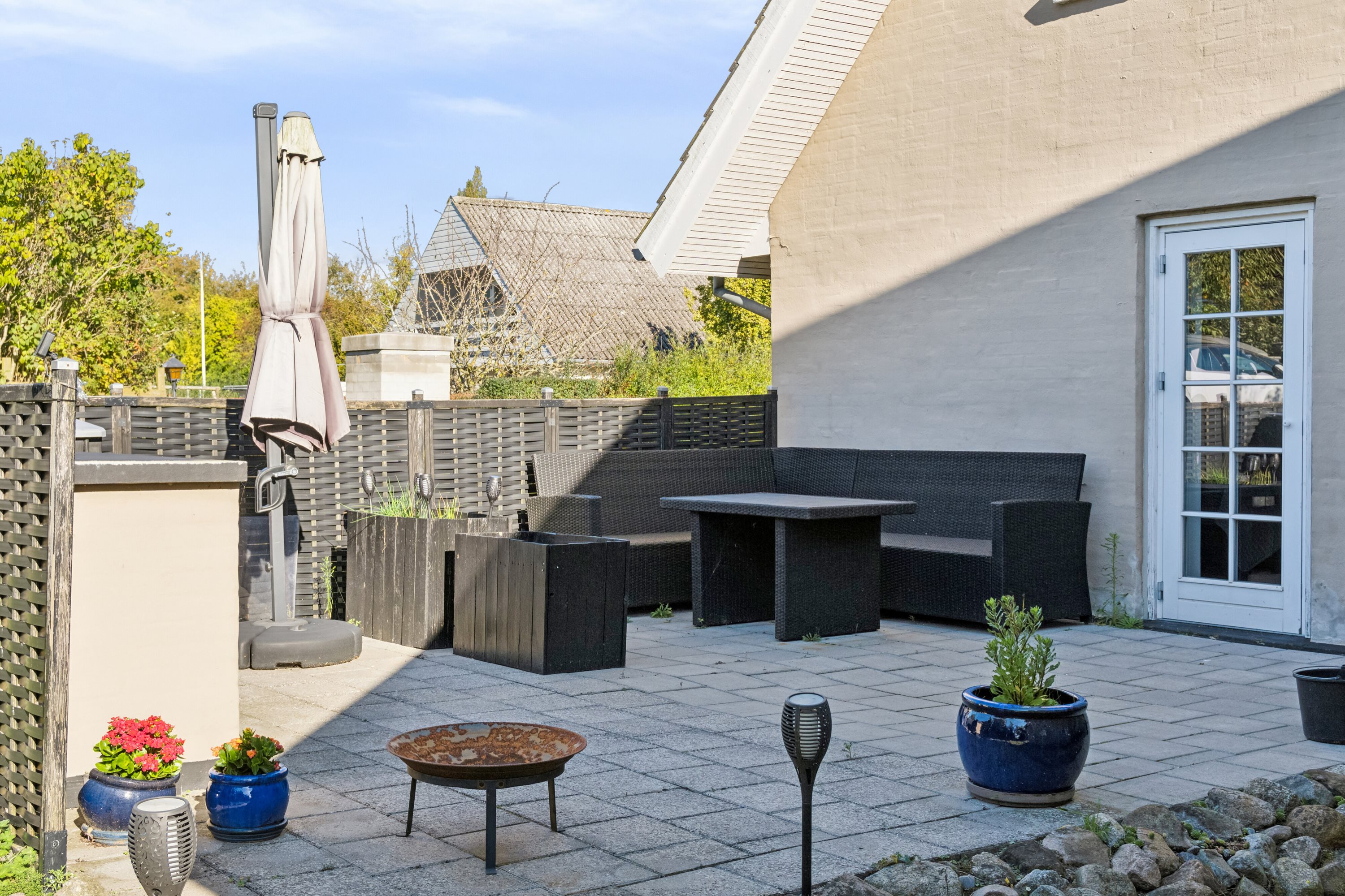 Fremhævet terrasse billede i fuldskærmstilstand. Billede af Køng Møllevej 11, 4750 Lundby