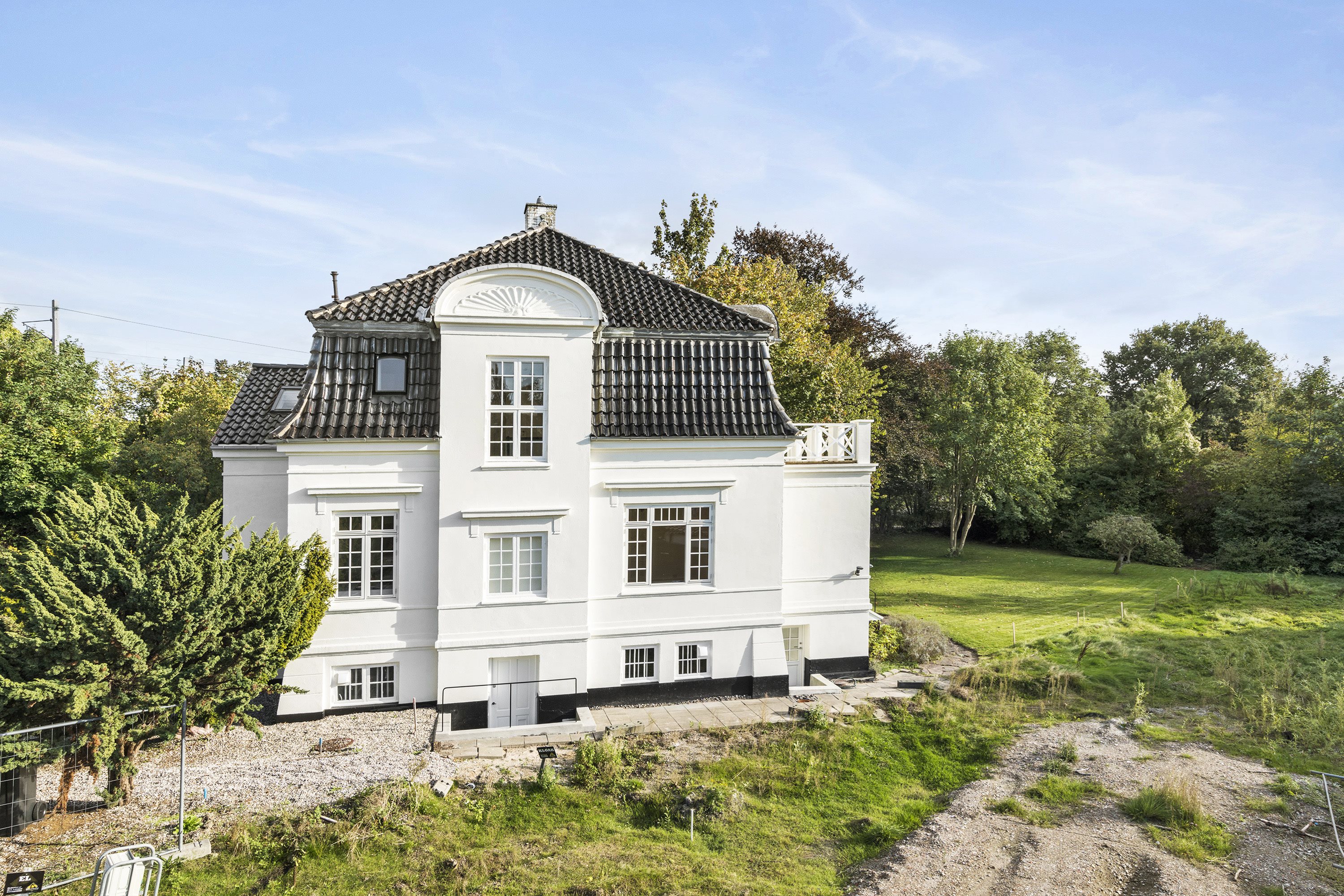 Fremhævet ejendommen billede i fuldskærmstilstand. Billede af Dronninggårds Alle 11, 2840 Holte