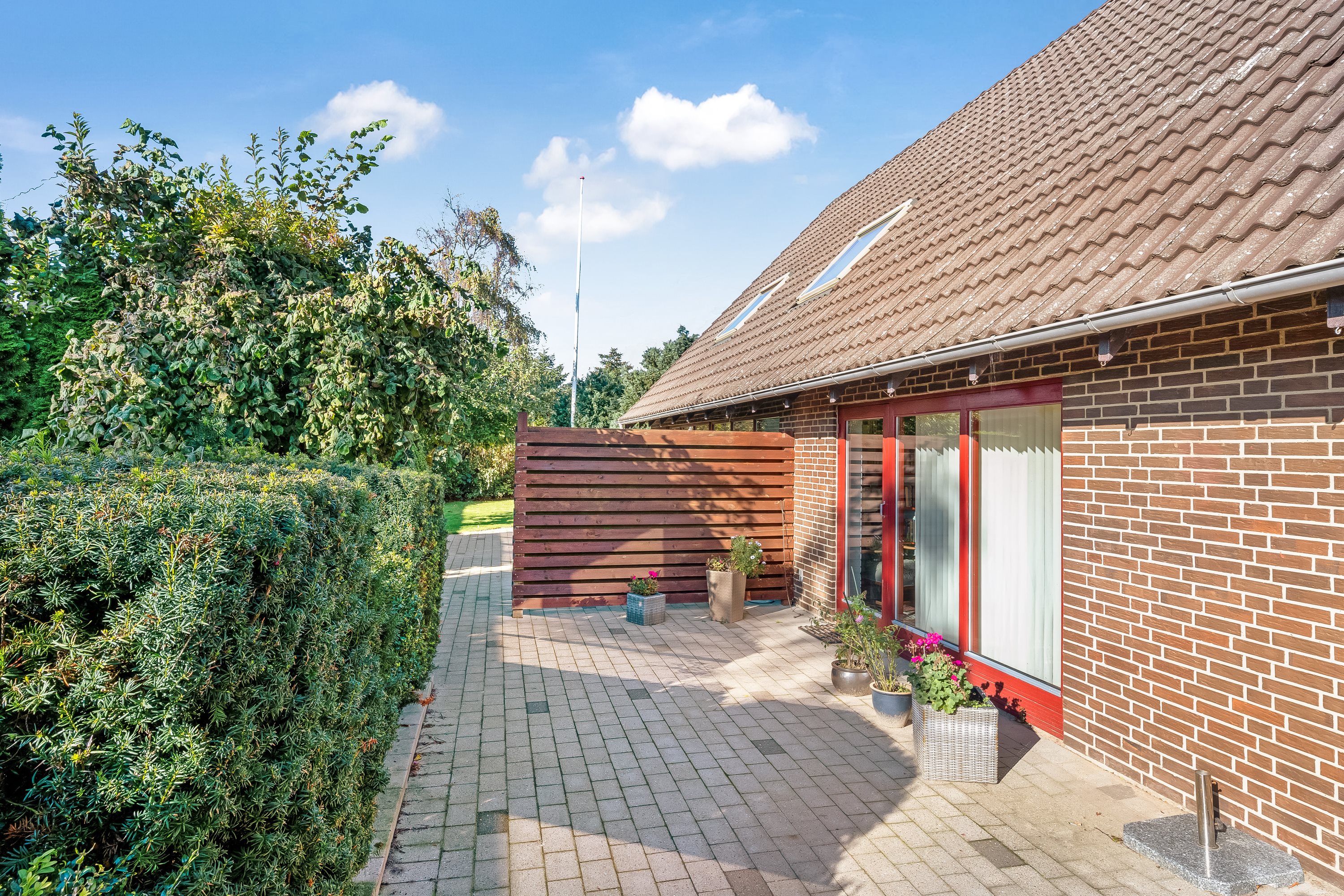 Fremhævet facade billede i fuldskærmstilstand. Billede af Lindevej 4, 6950 Ringkøbing