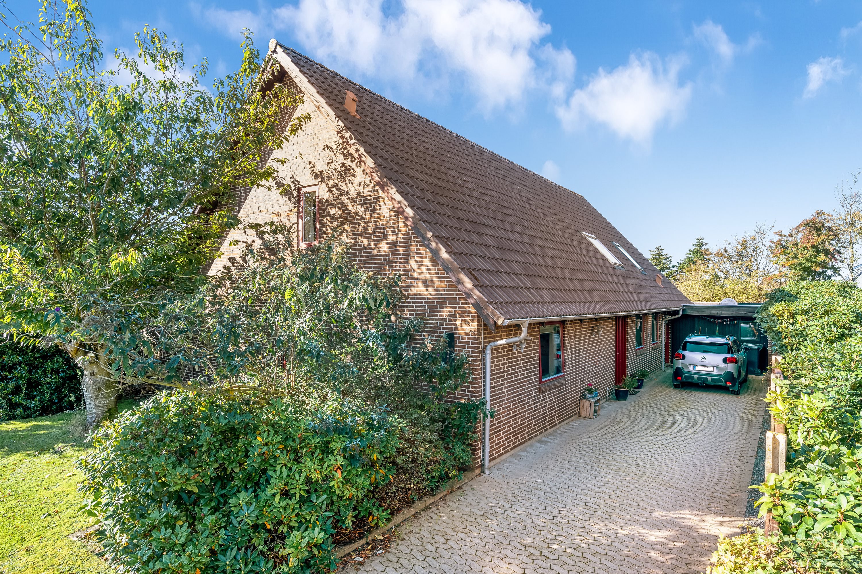 Fremhævet facade billede i fuldskærmstilstand. Billede af Lindevej 4, 6950 Ringkøbing