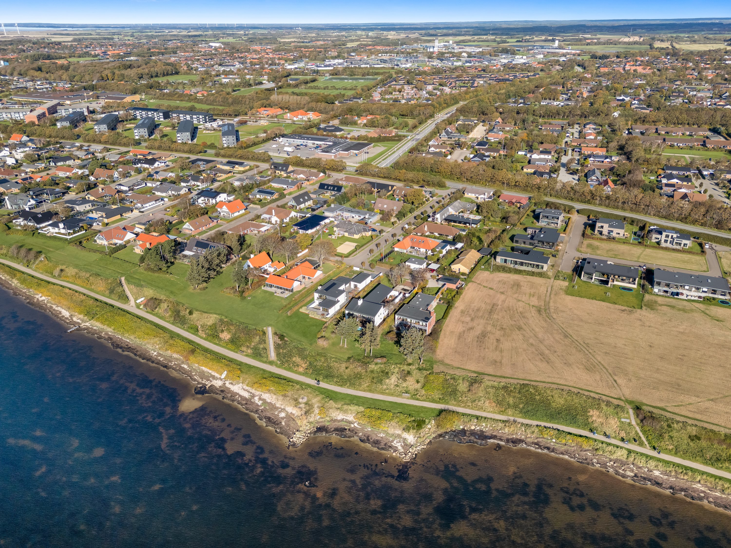 Fremhævet luftfoto billede i fuldskærmstilstand. Billede af Lindevej 4, 6950 Ringkøbing