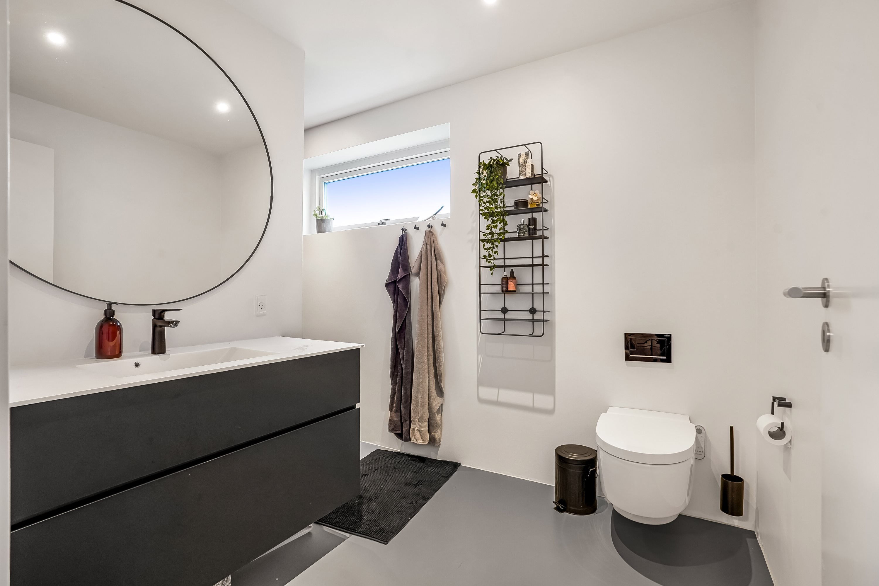 Fremhævet toilet billede i fuldskærmstilstand. Billede af Ring Søpark 31, 8740 Brædstrup