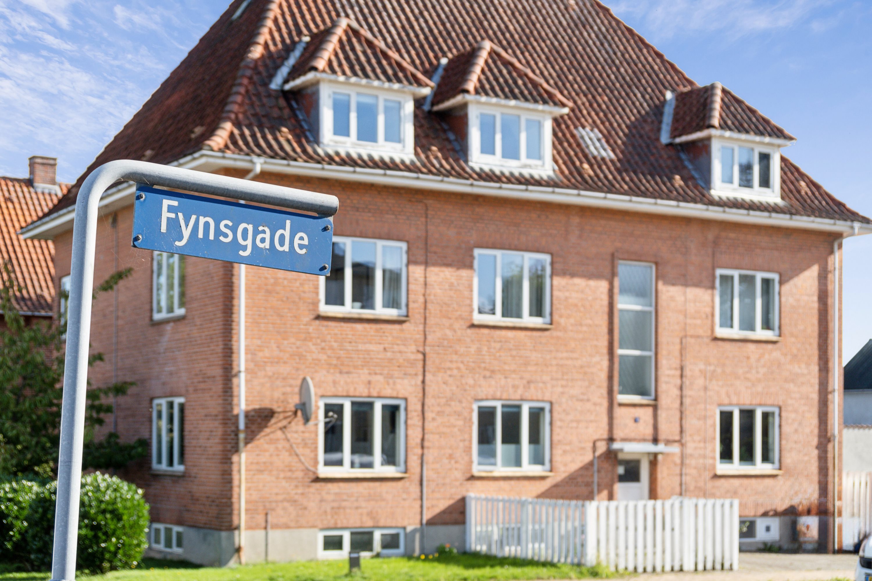 Fremhævet set fra vejen billede i fuldskærmstilstand. Billede af Fynsgade 5, 2. tv., 5000 Odense C