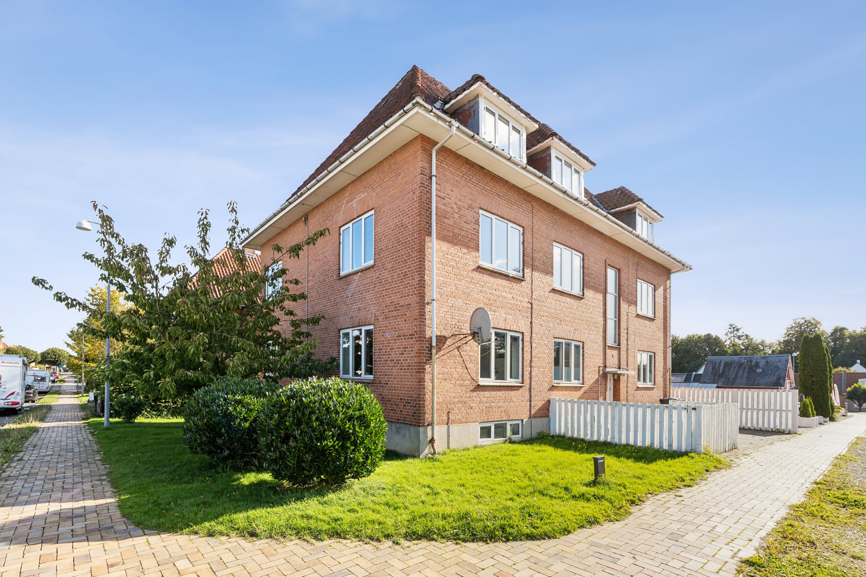 Fremhævet set fra haven billede i fuldskærmstilstand. Billede af Fynsgade 5, 2. tv., 5000 Odense C