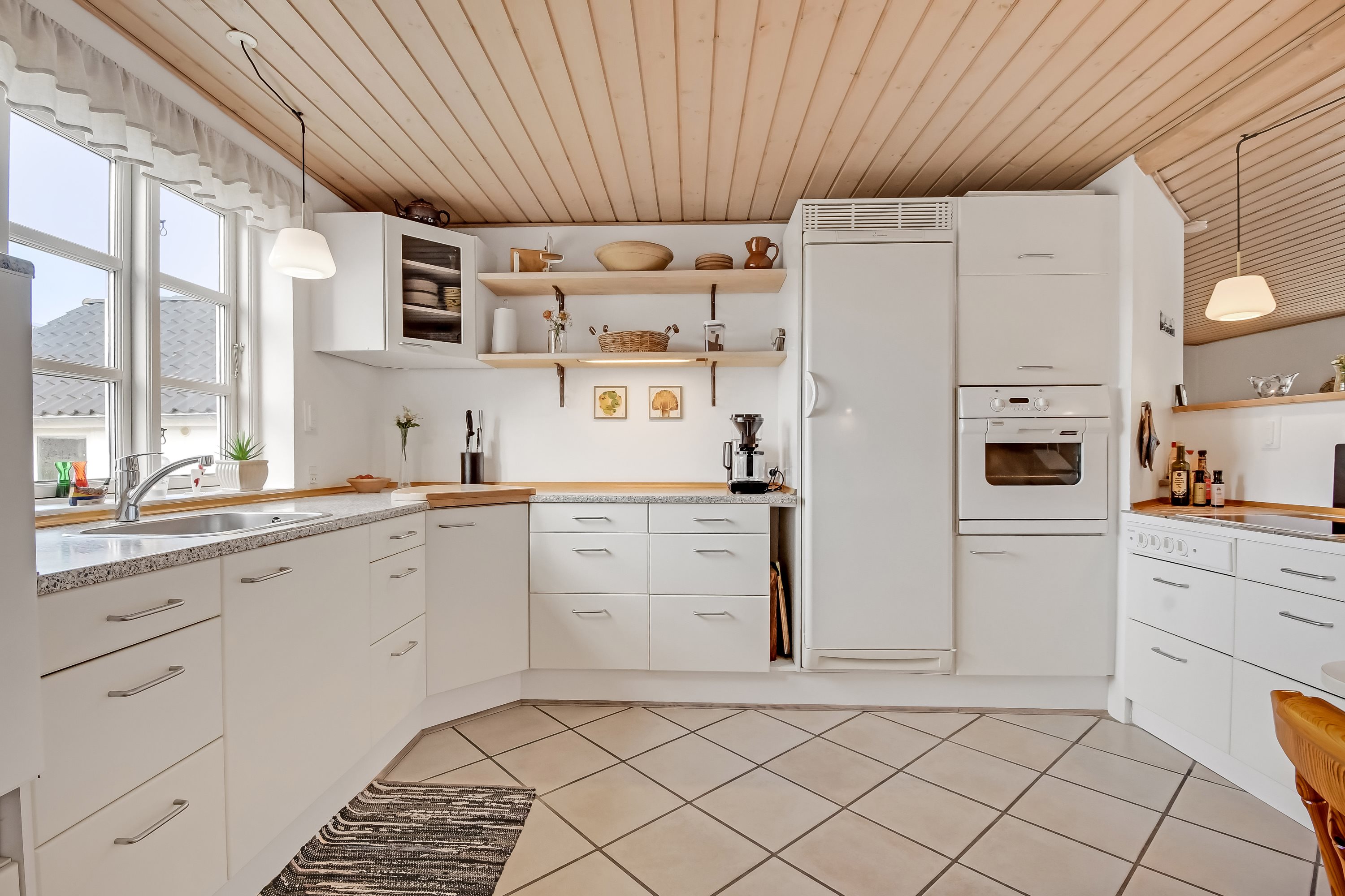 Fremhævet køkken billede i fuldskærmstilstand. Billede af Remmerstrandvej 112, Gudum, 7620 Lemvig