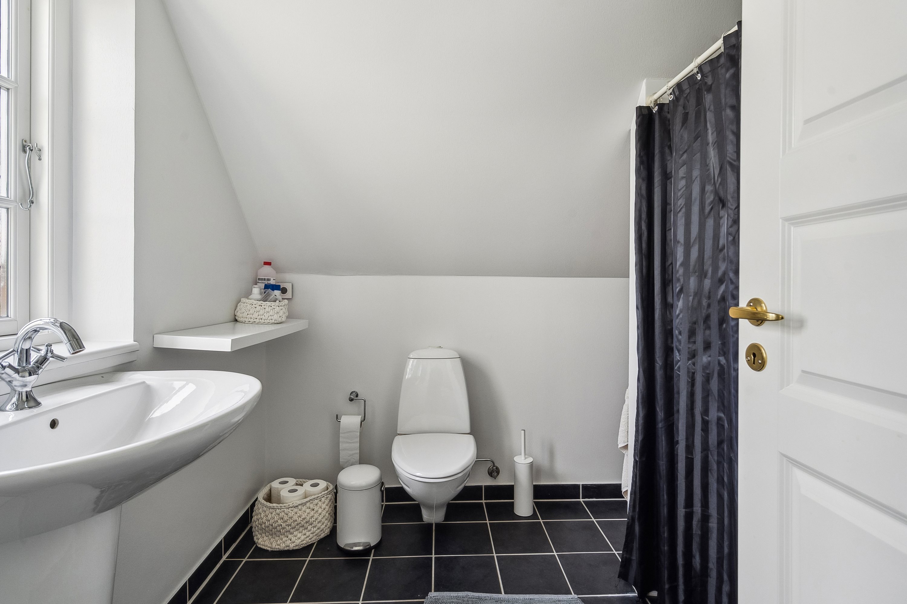 Fremhævet badeværelse billede i fuldskærmstilstand. Billede af Remisen 25, 9990 Skagen