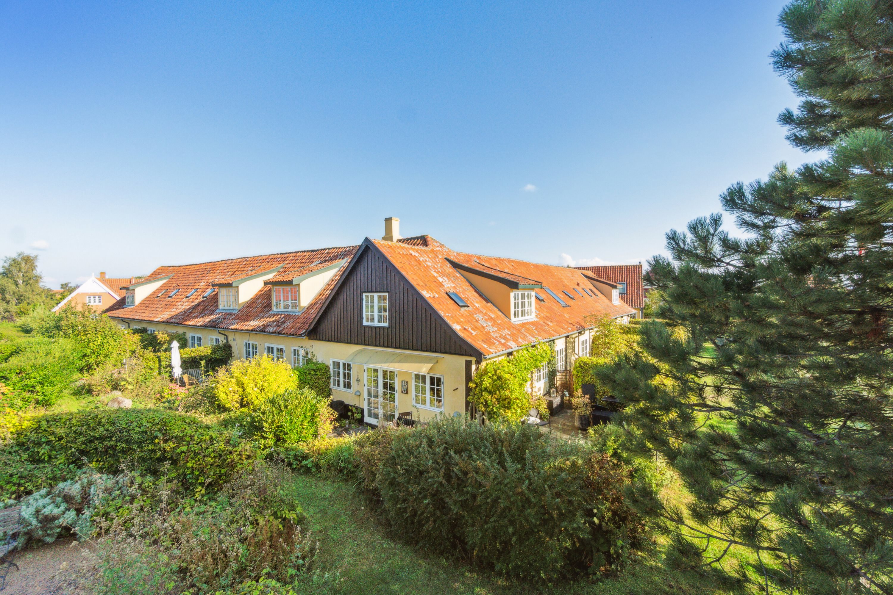 Fremhævet set fra haven billede i fuldskærmstilstand. Billede af Storegade 29, 1. tv., 3740 Svaneke