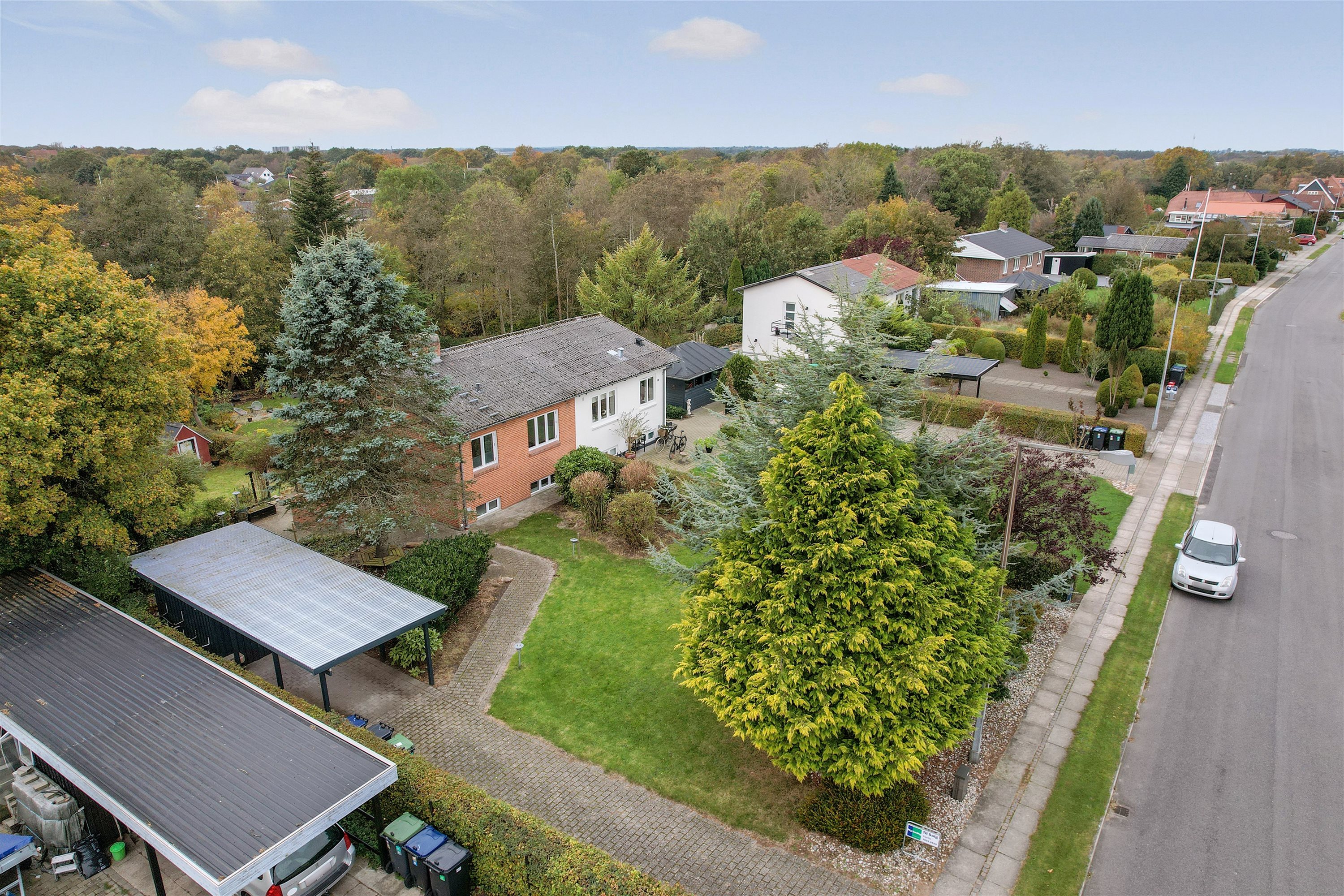 Fremhævet luftfoto billede i fuldskærmstilstand. Billede af Bakkevej 36, Varde, 6800 Varde