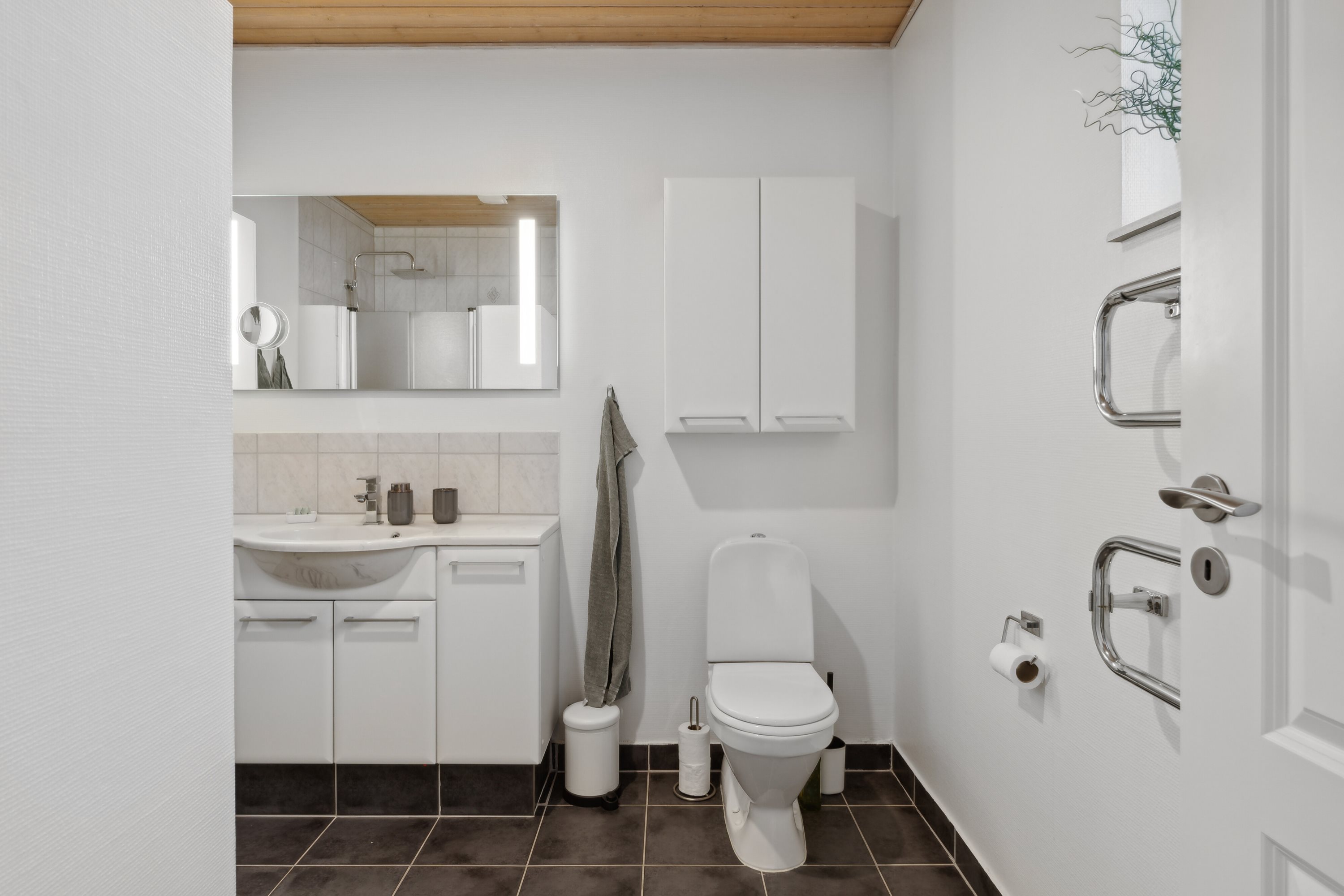 Fremhævet badeværelse billede i fuldskærmstilstand. Billede af Østre Alle 70, 9800 Hjørring