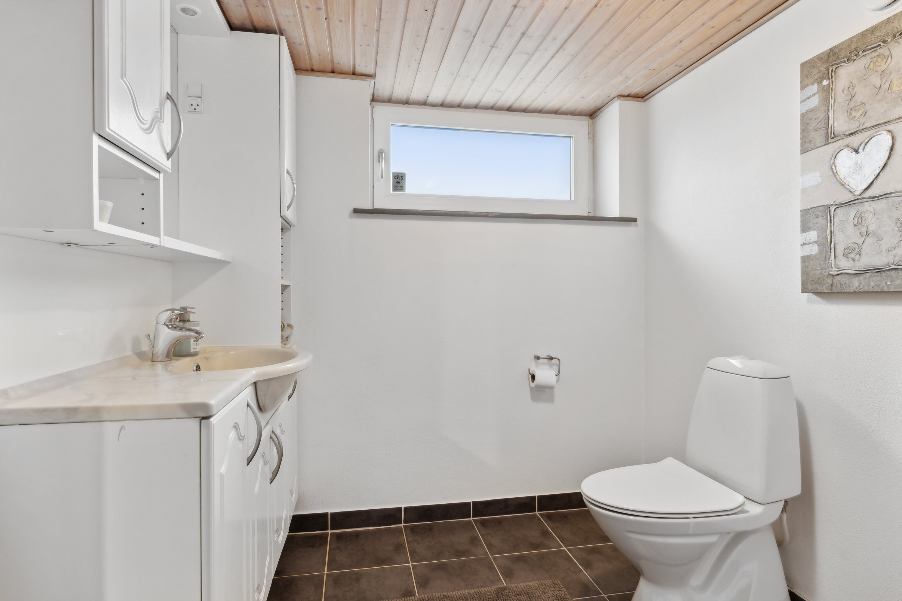 Fremhævet badeværelse billede i fuldskærmstilstand. Billede af Østre Alle 70, 9800 Hjørring