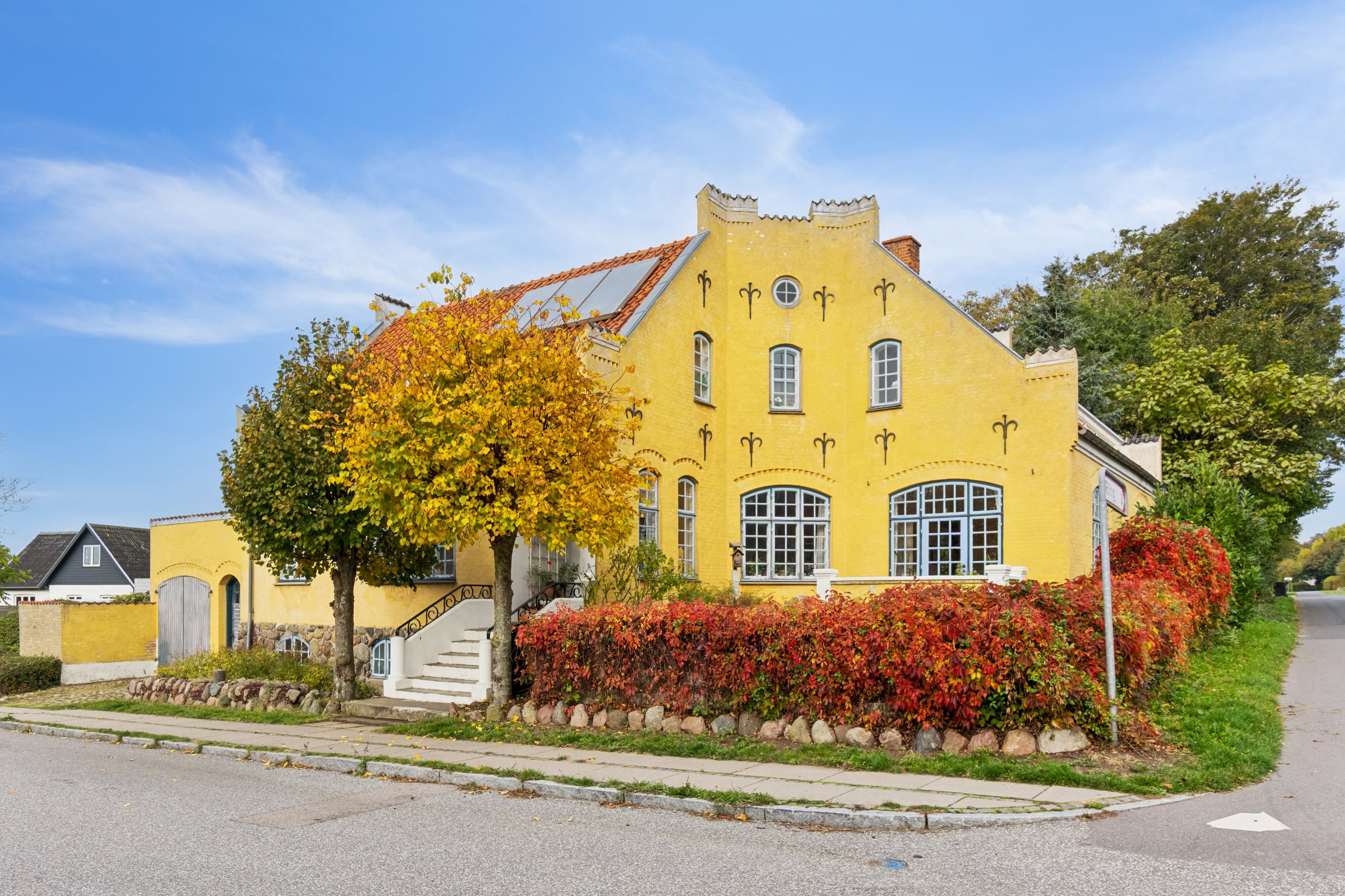 Fremhævet set fra vejen billede i fuldskærmstilstand. Billede af Lundby Hovedgade 63, 4750 Lundby