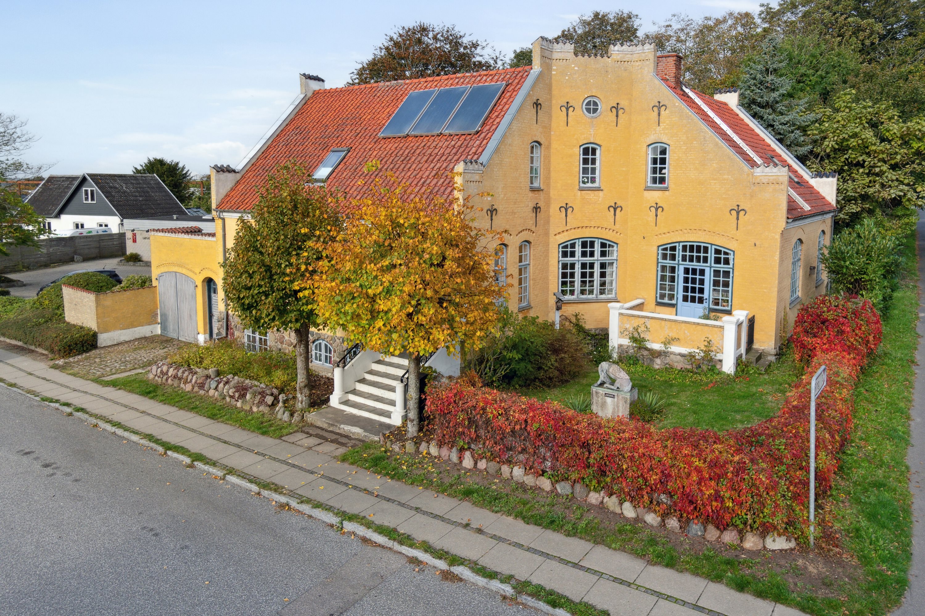Fremhævet set fra vejen billede i fuldskærmstilstand. Billede af Lundby Hovedgade 63, 4750 Lundby