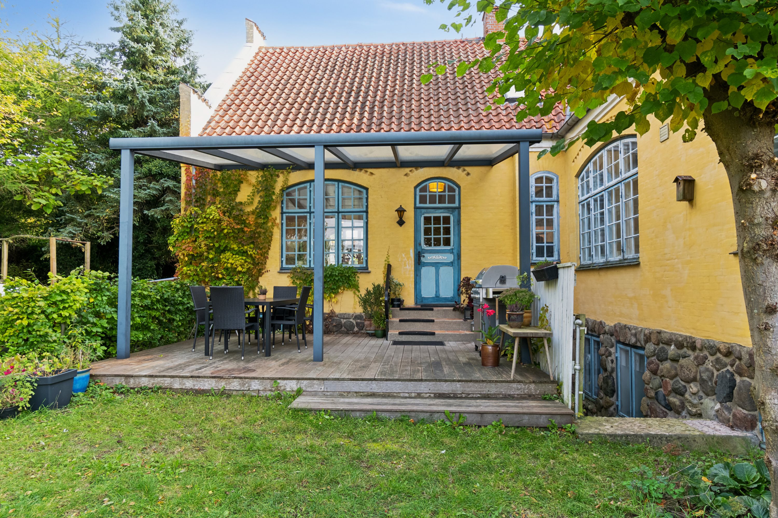 Fremhævet set fra vejen billede i fuldskærmstilstand. Billede af Lundby Hovedgade 63, 4750 Lundby