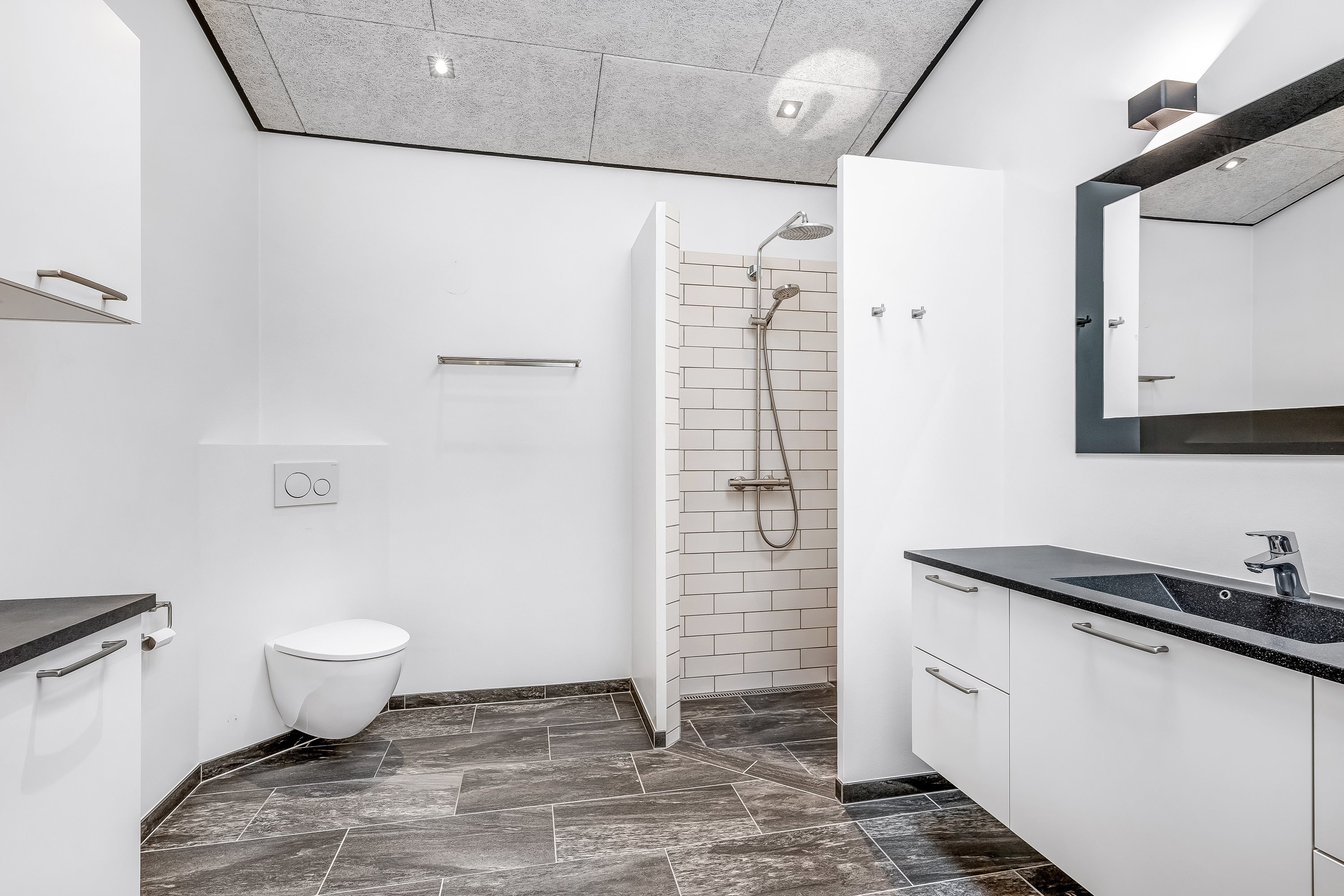 Fremhævet badeværelse billede i fuldskærmstilstand. Billede af Skivevej 24A, 1., 7500 Holstebro