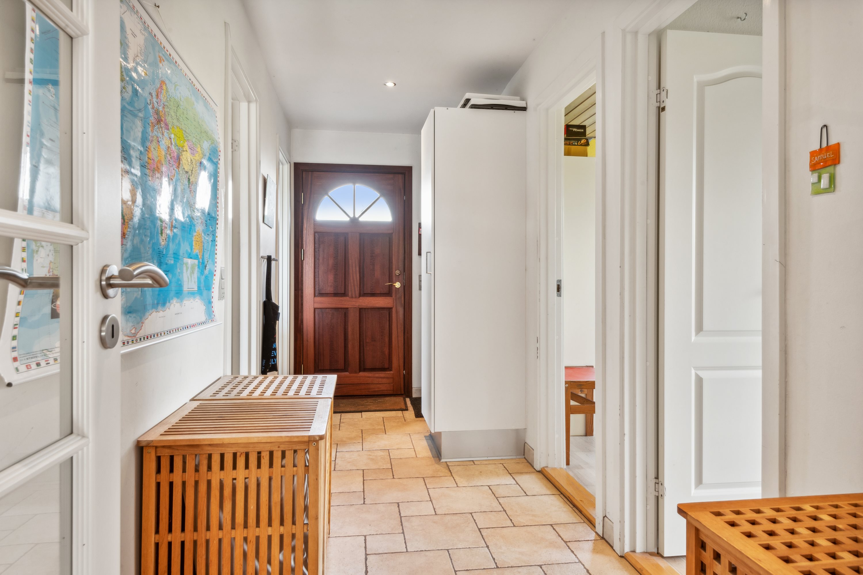 Fremhævet gang billede i fuldskærmstilstand. Billede af Lyngtoften 1, 9260 Gistrup