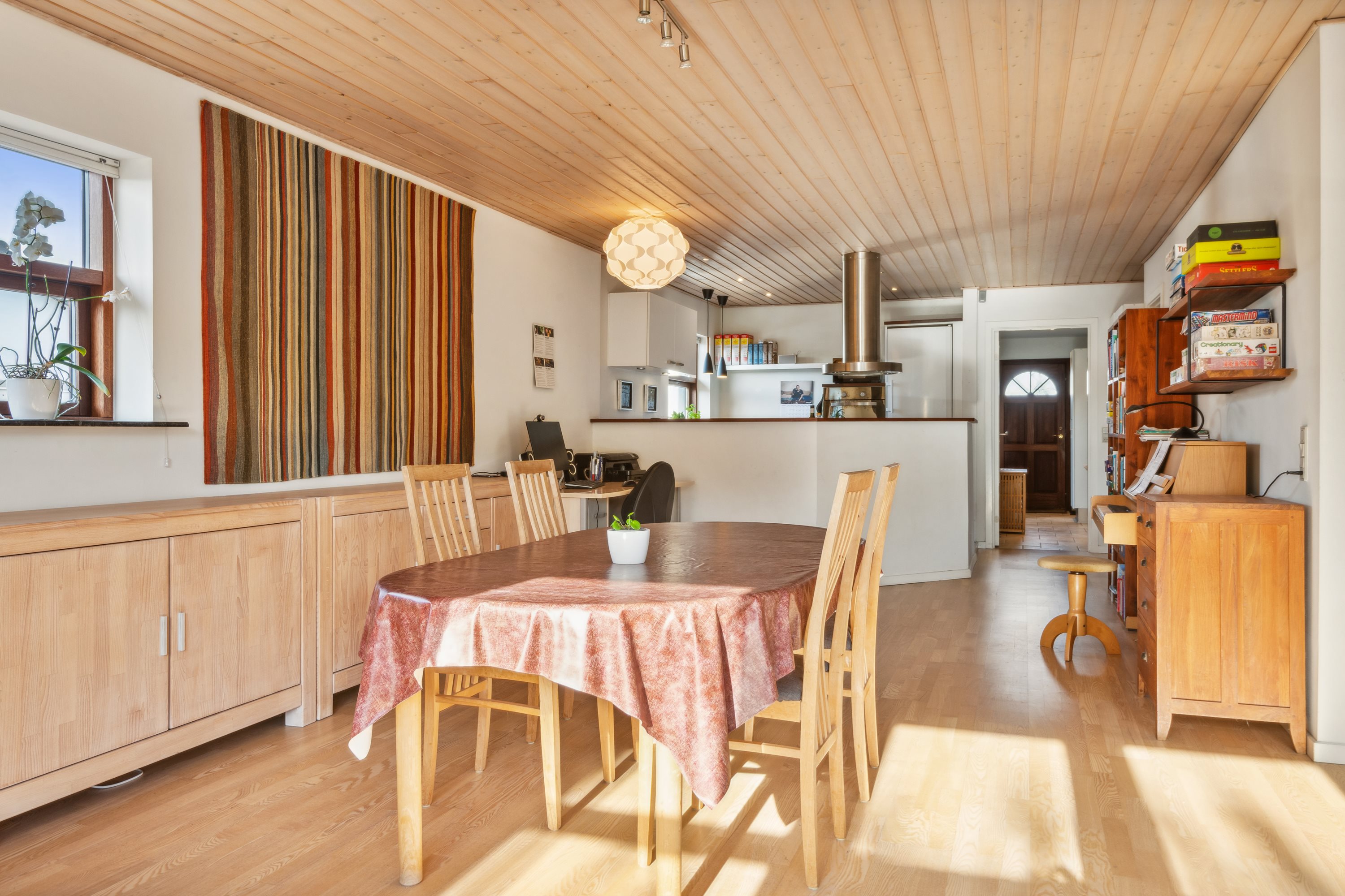 Fremhævet køkken billede i fuldskærmstilstand. Billede af Lyngtoften 1, 9260 Gistrup