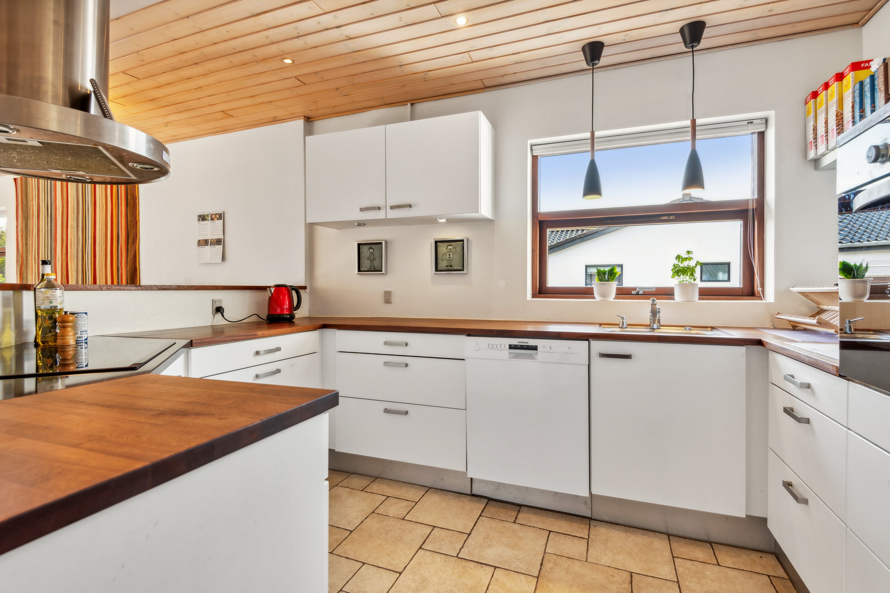 Miniaturebillede 2: køkken. Billede af Lyngtoften 1, 9260 Gistrup