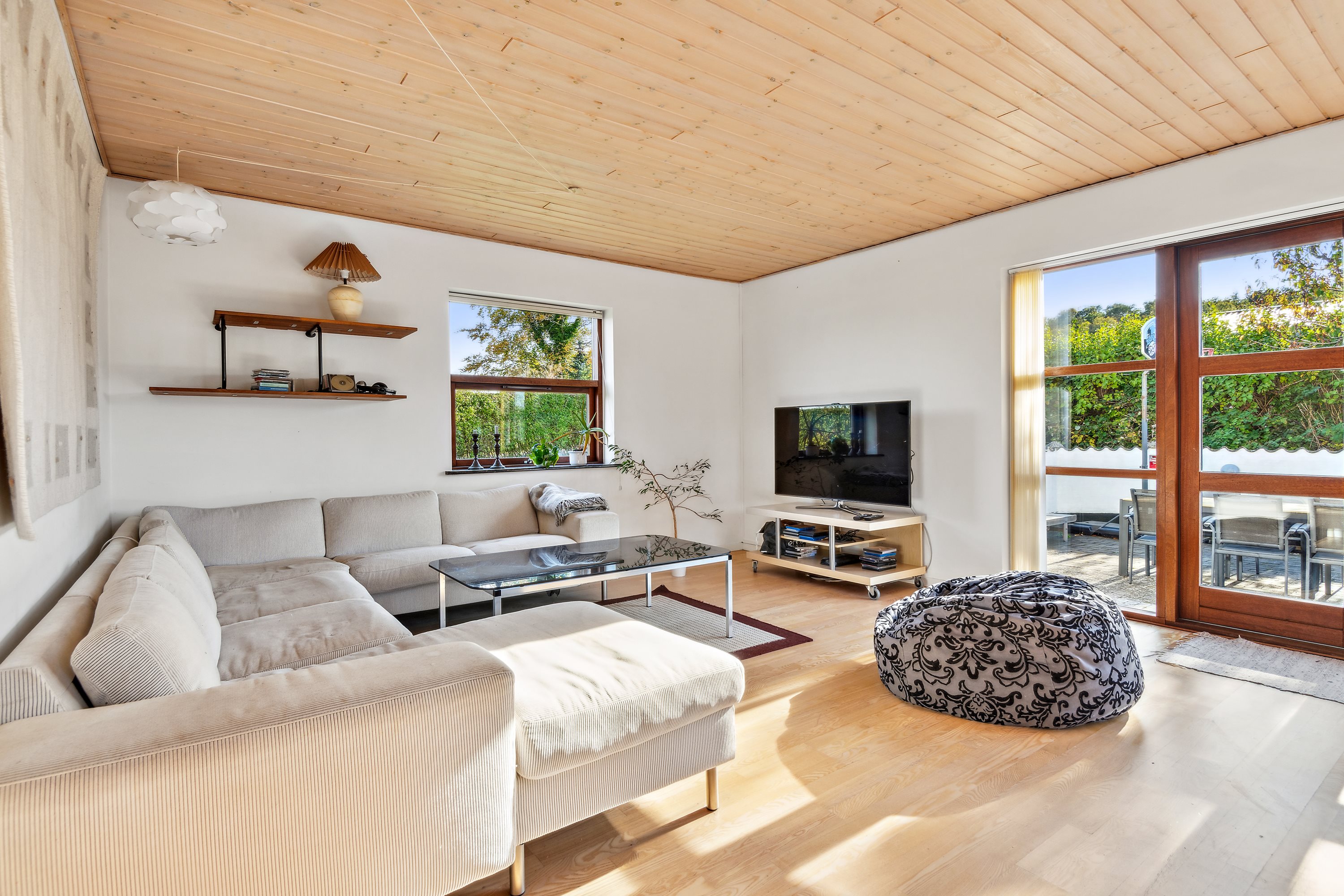 Fremhævet stue billede i fuldskærmstilstand. Billede af Lyngtoften 1, 9260 Gistrup