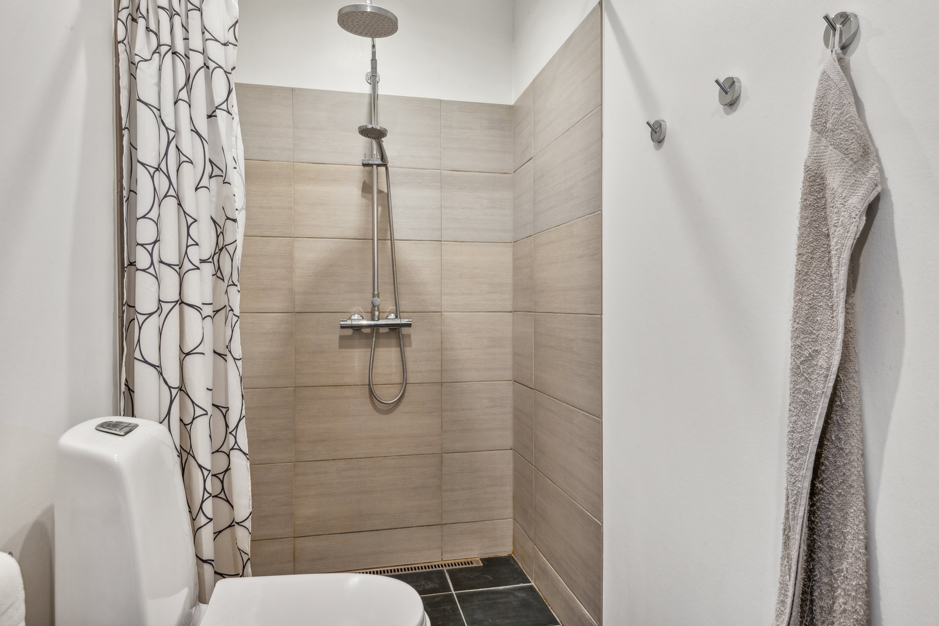 Fremhævet badeværelse billede i fuldskærmstilstand. Billede af Lyngtoften 1, 9260 Gistrup