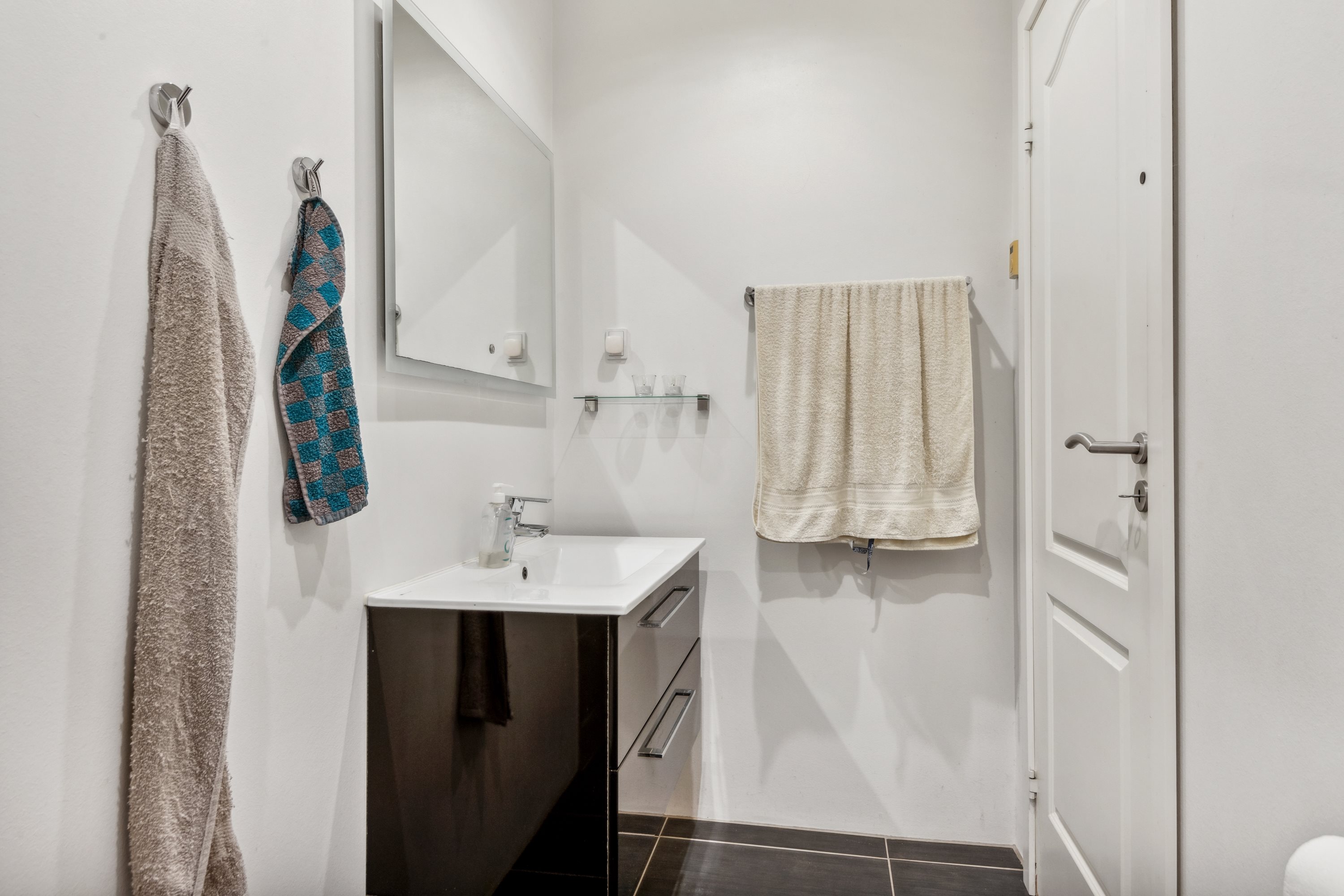 Fremhævet badeværelse billede i fuldskærmstilstand. Billede af Lyngtoften 1, 9260 Gistrup