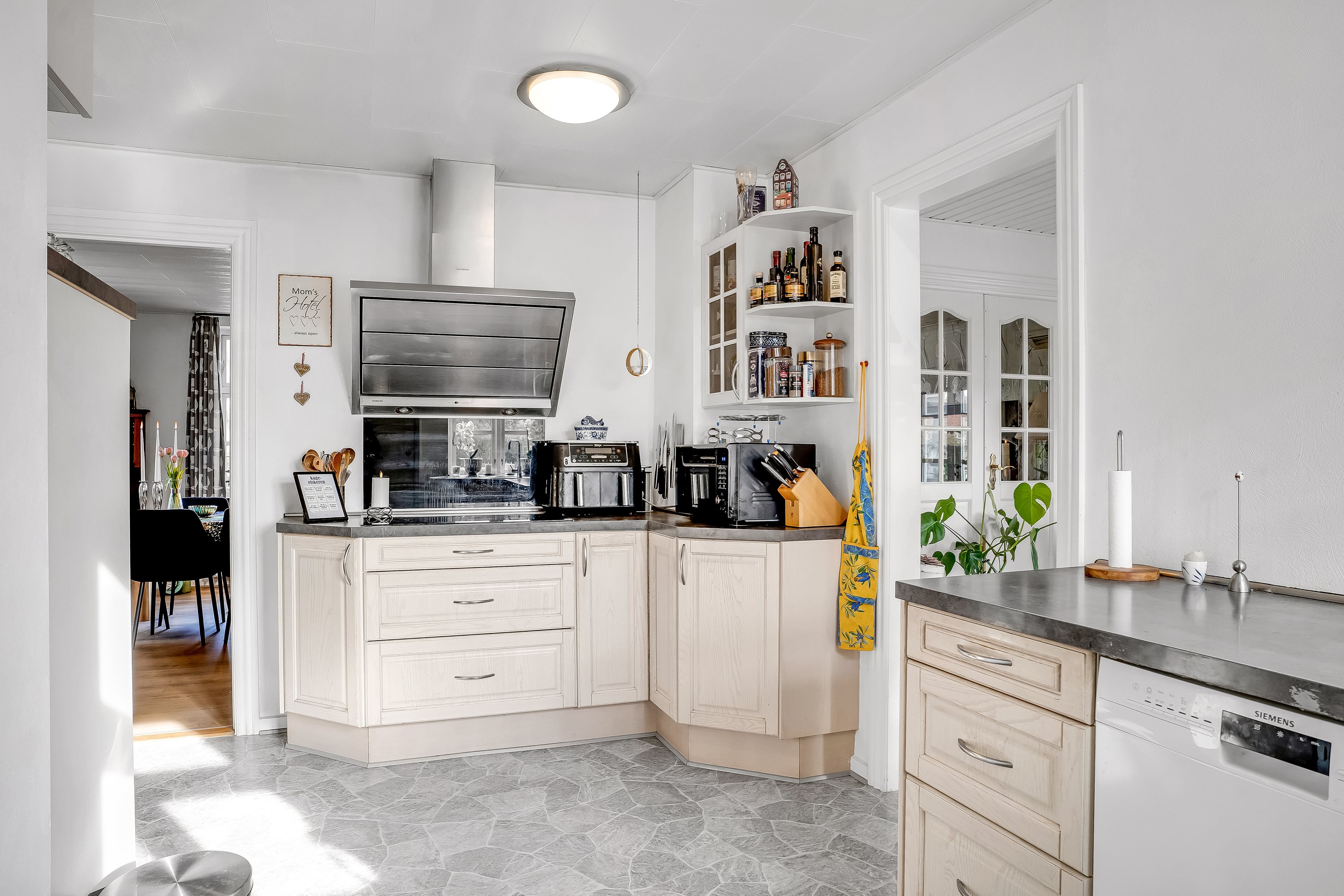 Fremhævet køkken billede i fuldskærmstilstand. Billede af Hovedgaden 32, 4913 Horslunde