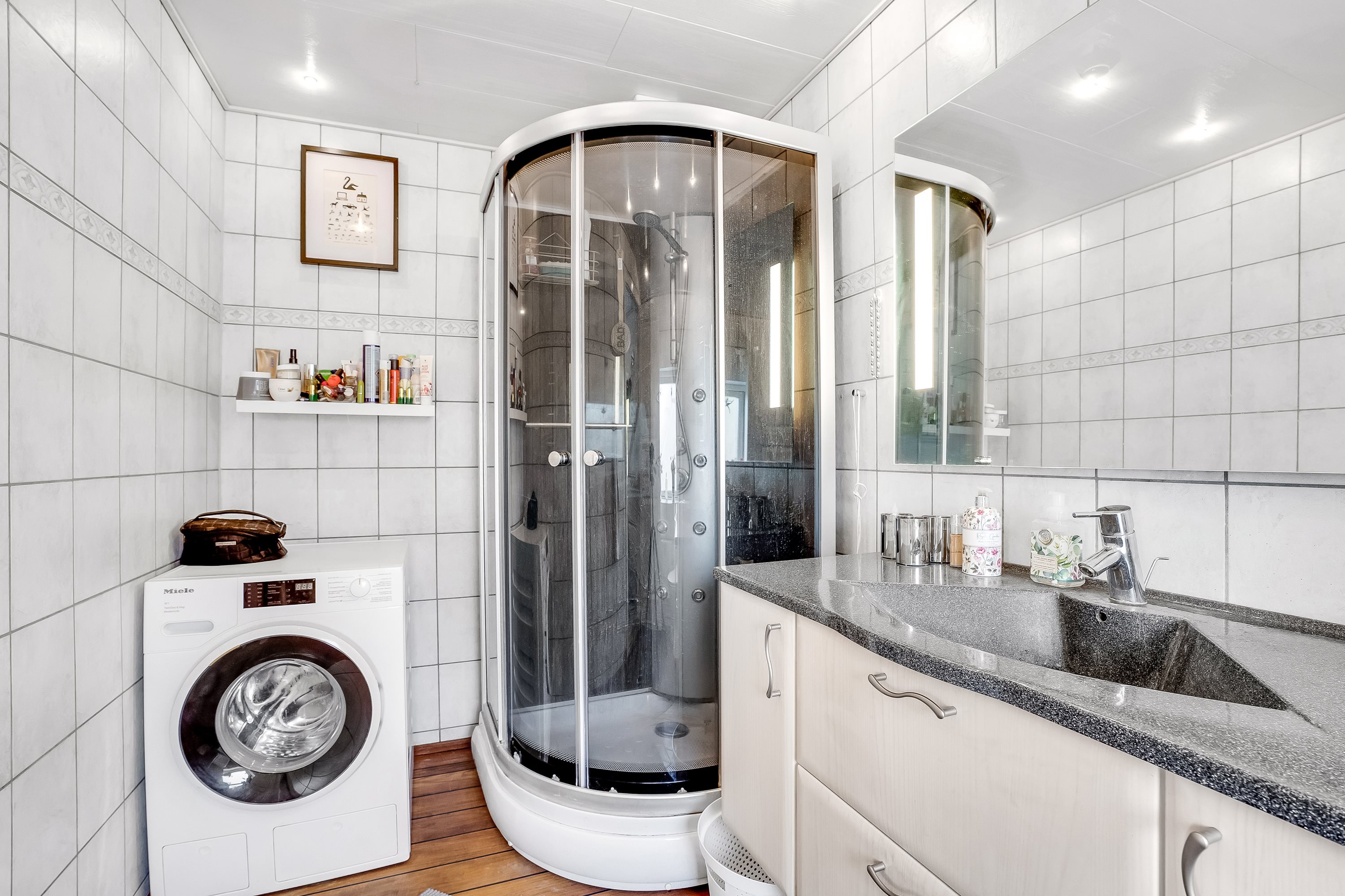 Fremhævet badeværelse billede i fuldskærmstilstand. Billede af Hovedgaden 32, 4913 Horslunde