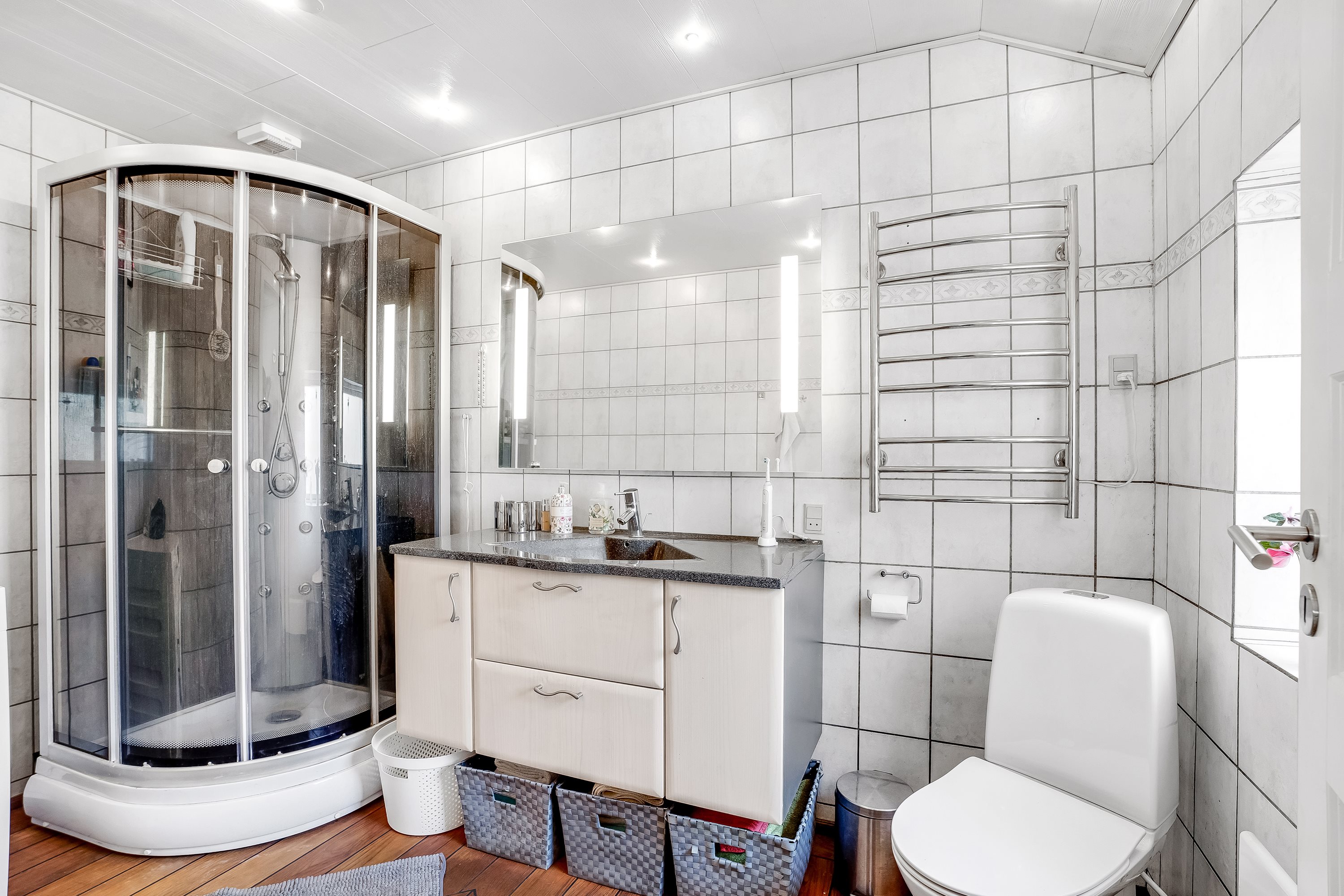 Fremhævet badeværelse billede i fuldskærmstilstand. Billede af Hovedgaden 32, 4913 Horslunde