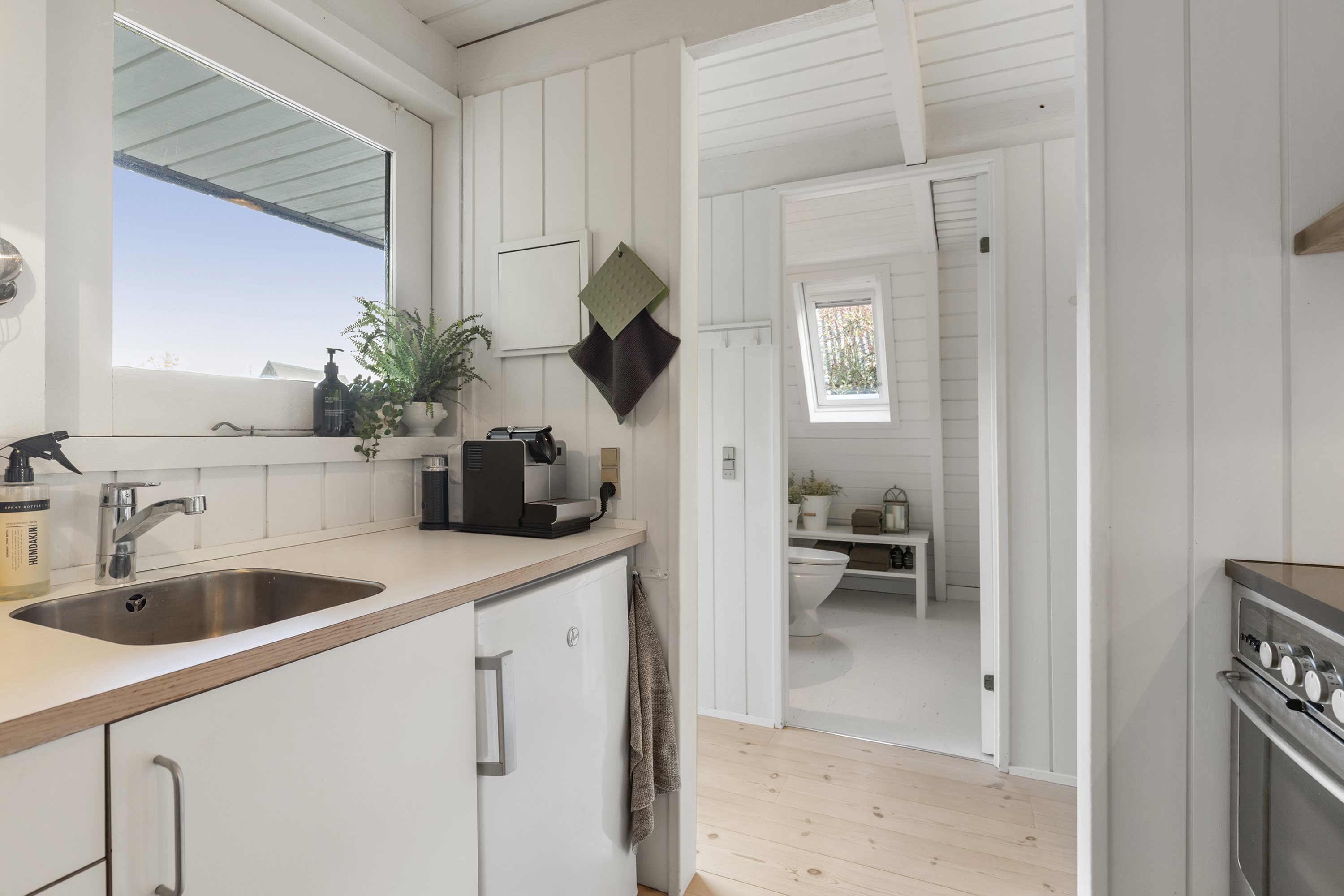 Fremhævet køkken billede i fuldskærmstilstand. Billede af Golfsvinget 112, Gatten, 9640 Farsø