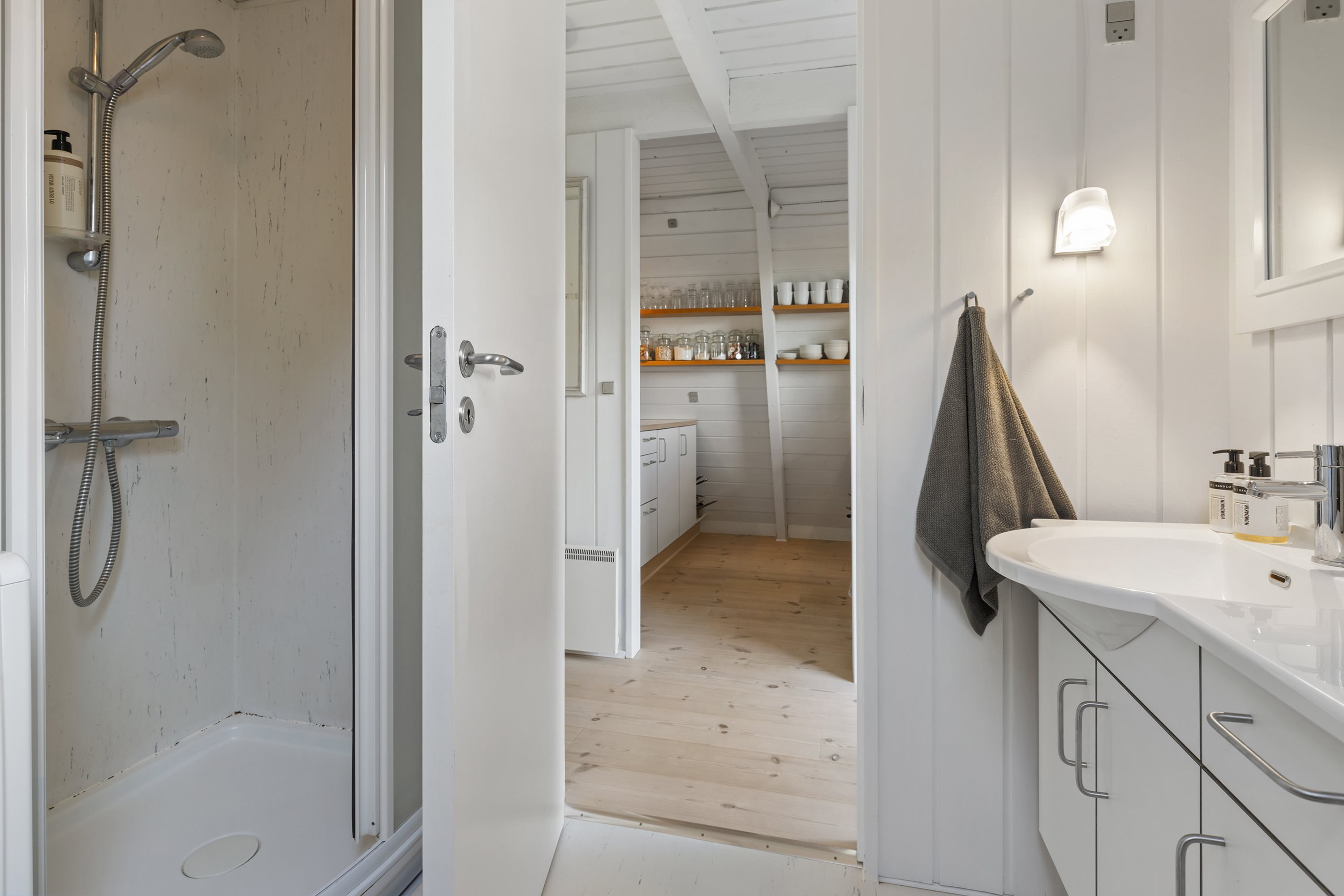 Fremhævet badeværelse billede i fuldskærmstilstand. Billede af Golfsvinget 112, Gatten, 9640 Farsø