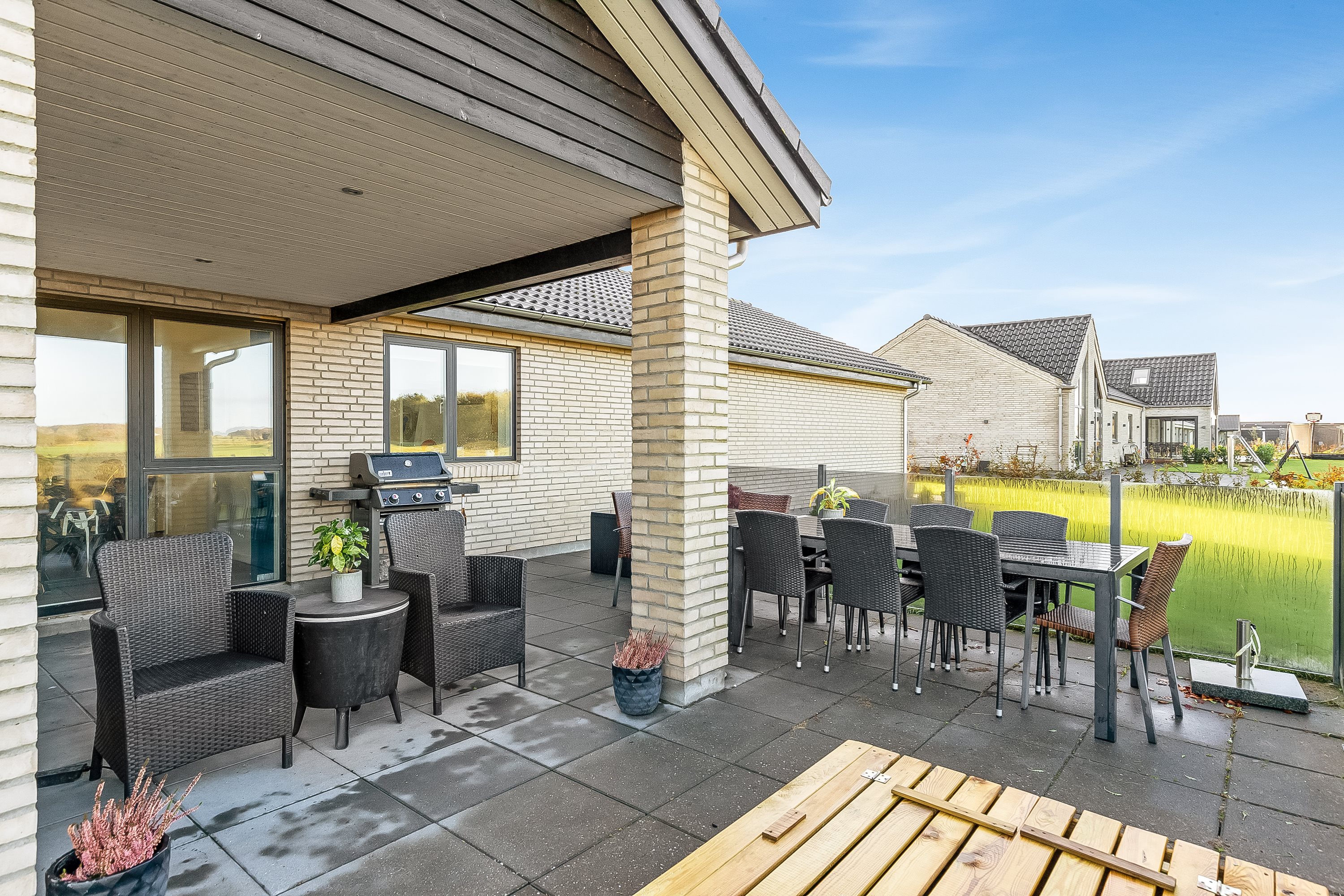 Fremhævet terrasse billede i fuldskærmstilstand. Billede af Thuesenvænget 26, Smidstrup, 7000 Fredericia