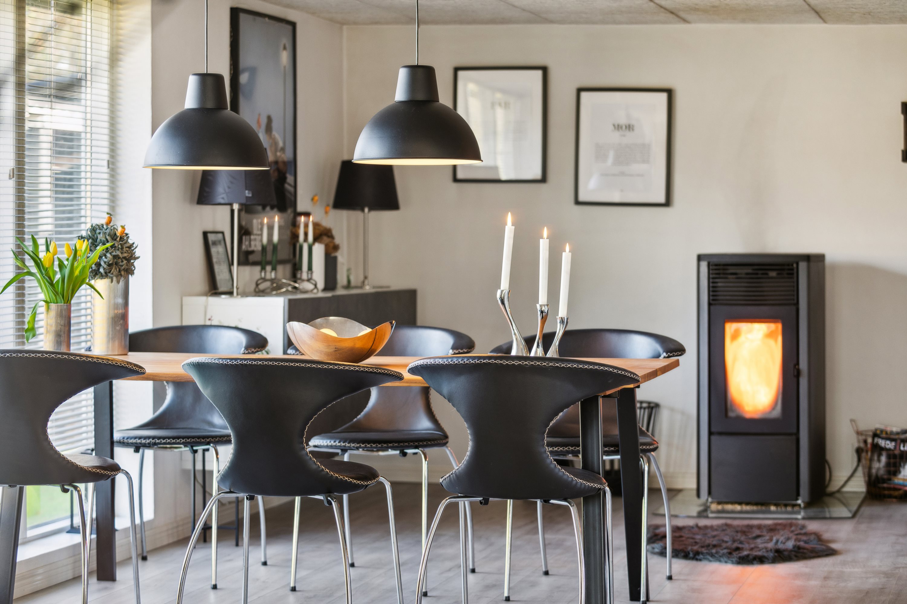 Fremhævet stue billede i fuldskærmstilstand. Billede af Gyvelvej 12, Egense, 9280 Storvorde