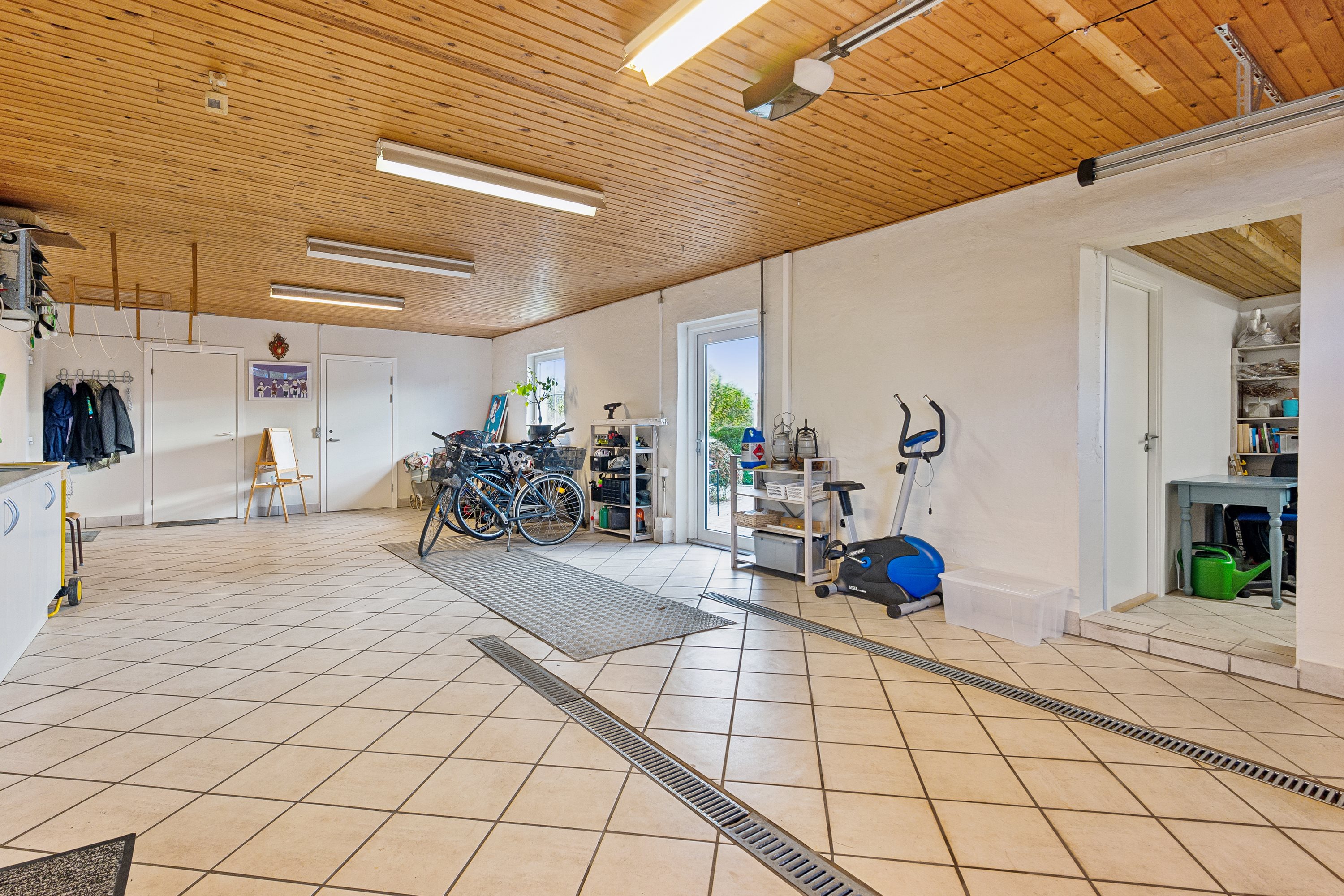 Fremhævet garage billede i fuldskærmstilstand. Billede af Brovej 11, Klejtrup, 9500 Hobro