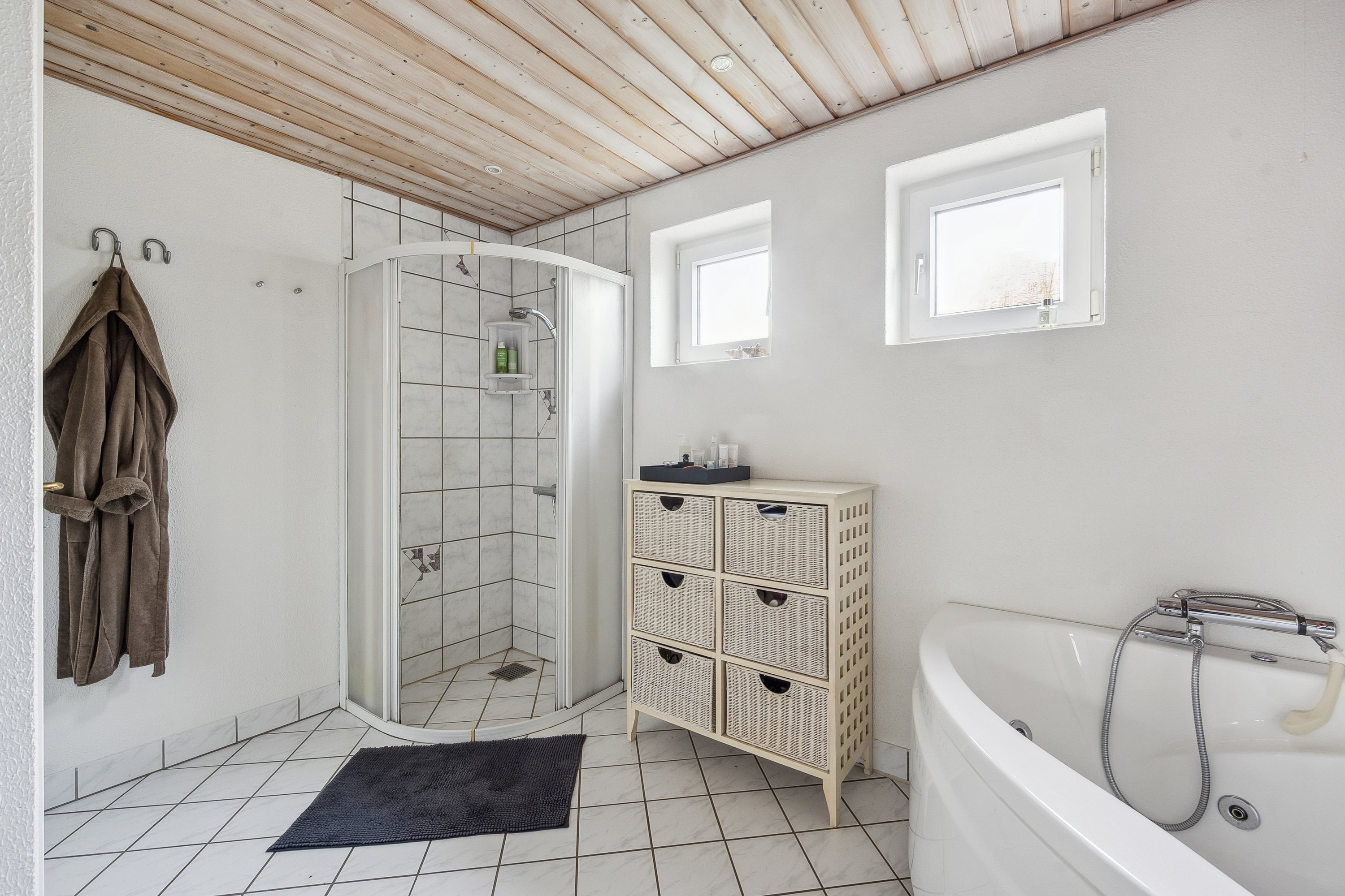 Fremhævet badeværelse billede i fuldskærmstilstand. Billede af Brovej 11, Klejtrup, 9500 Hobro