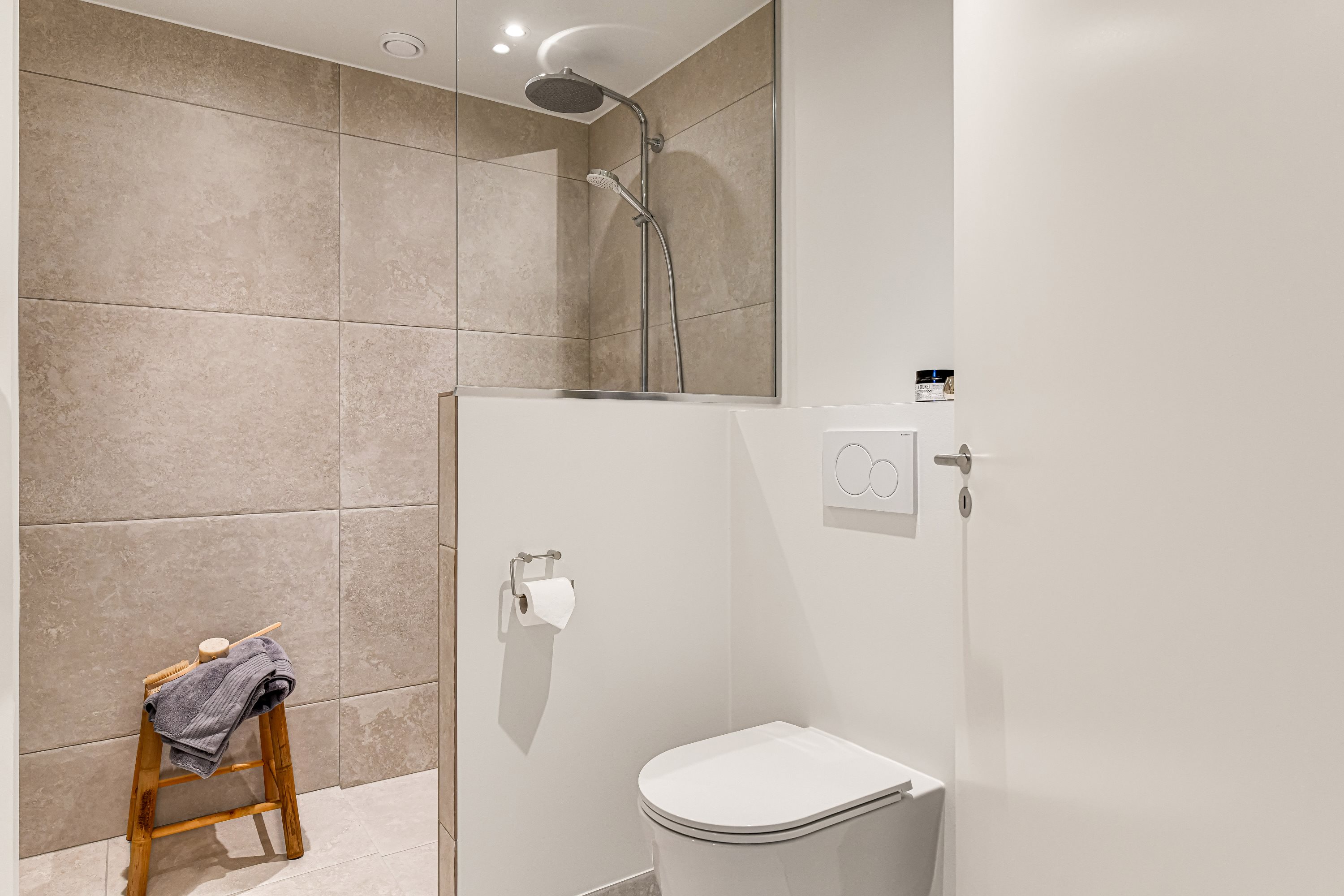 Fremhævet badeværelse billede i fuldskærmstilstand. Billede af Schaubparken 10, 1. 3., 6700 Esbjerg