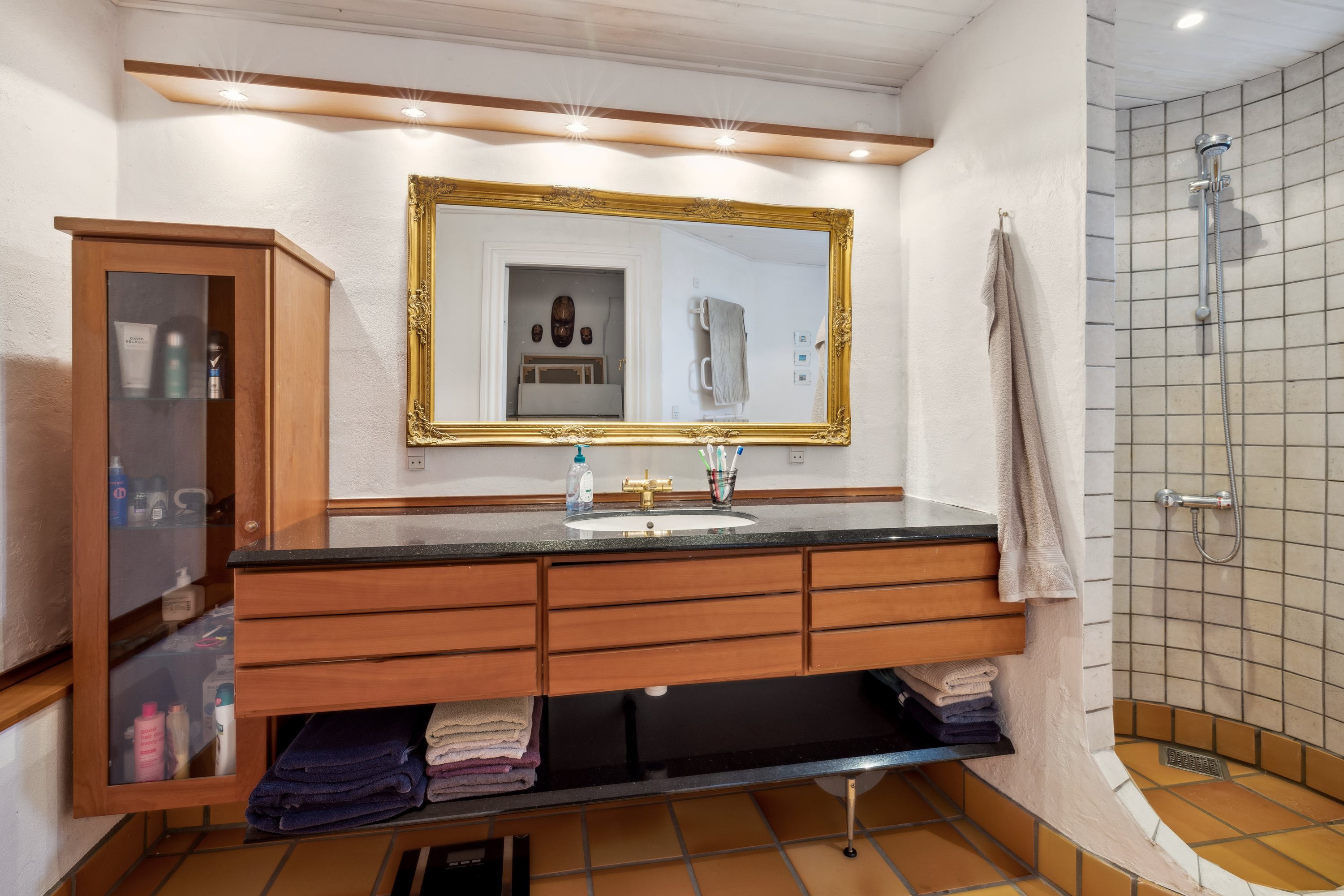 Fremhævet badeværelse billede i fuldskærmstilstand. Billede af Sønder Alle 49, 8800 Viborg