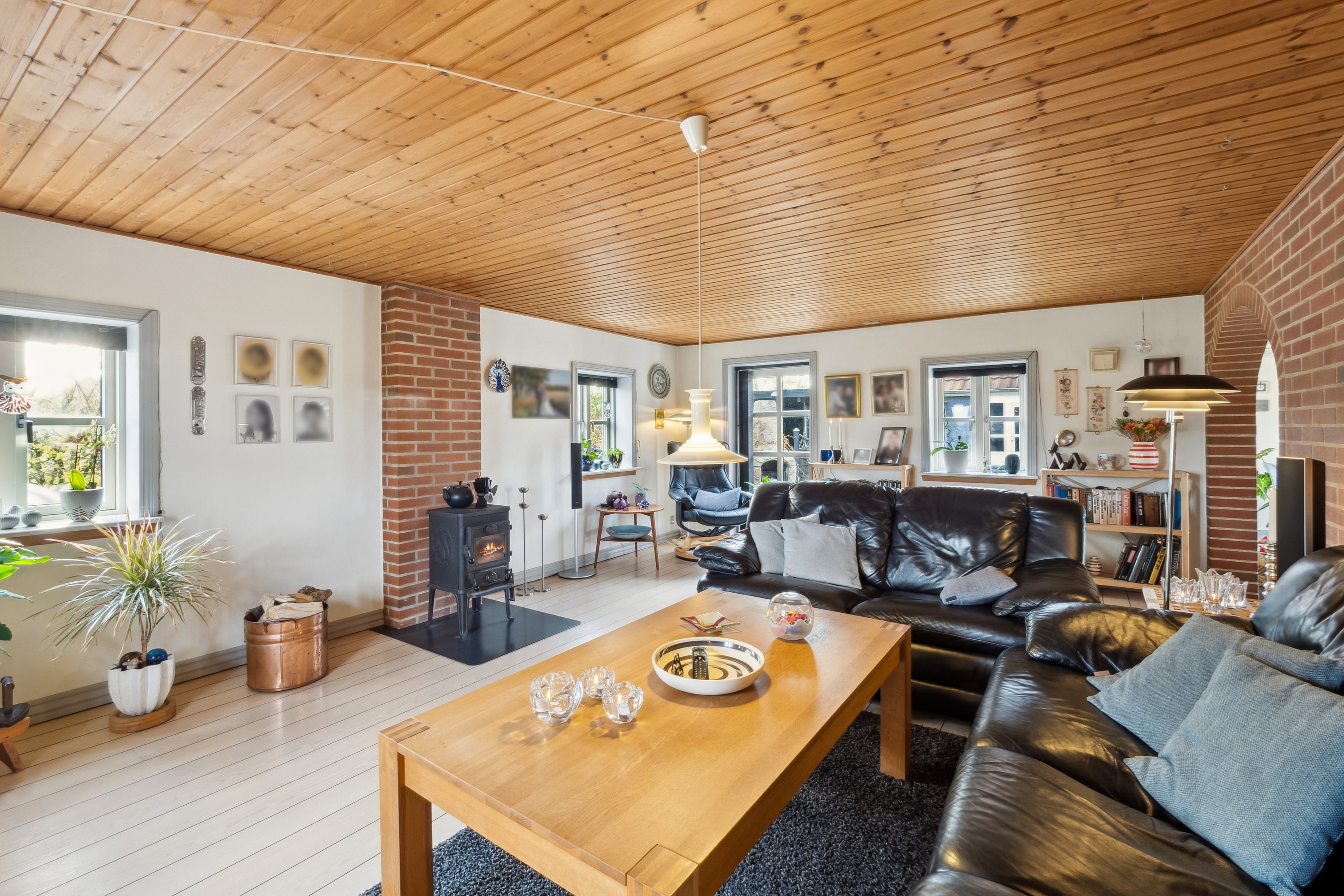 Fremhævet stue billede i fuldskærmstilstand. Billede af Brobækvej 57, Solbjerg, 7950 Erslev