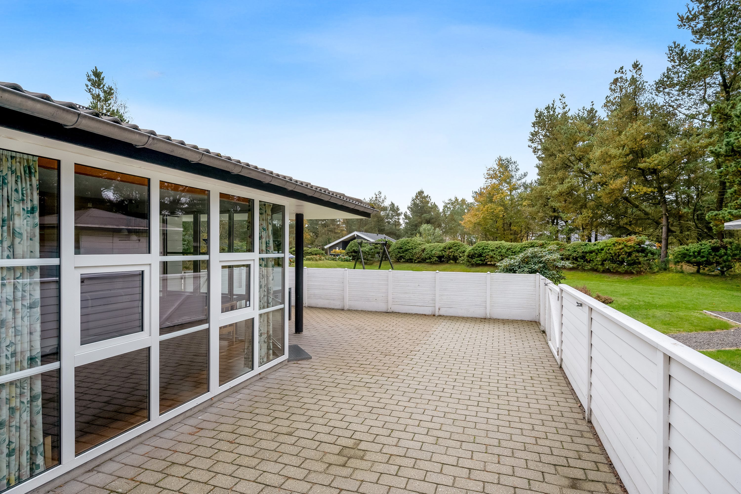 Fremhævet facade billede i fuldskærmstilstand. Billede af Skovvang 62, Lønne, 6830 Nørre Nebel