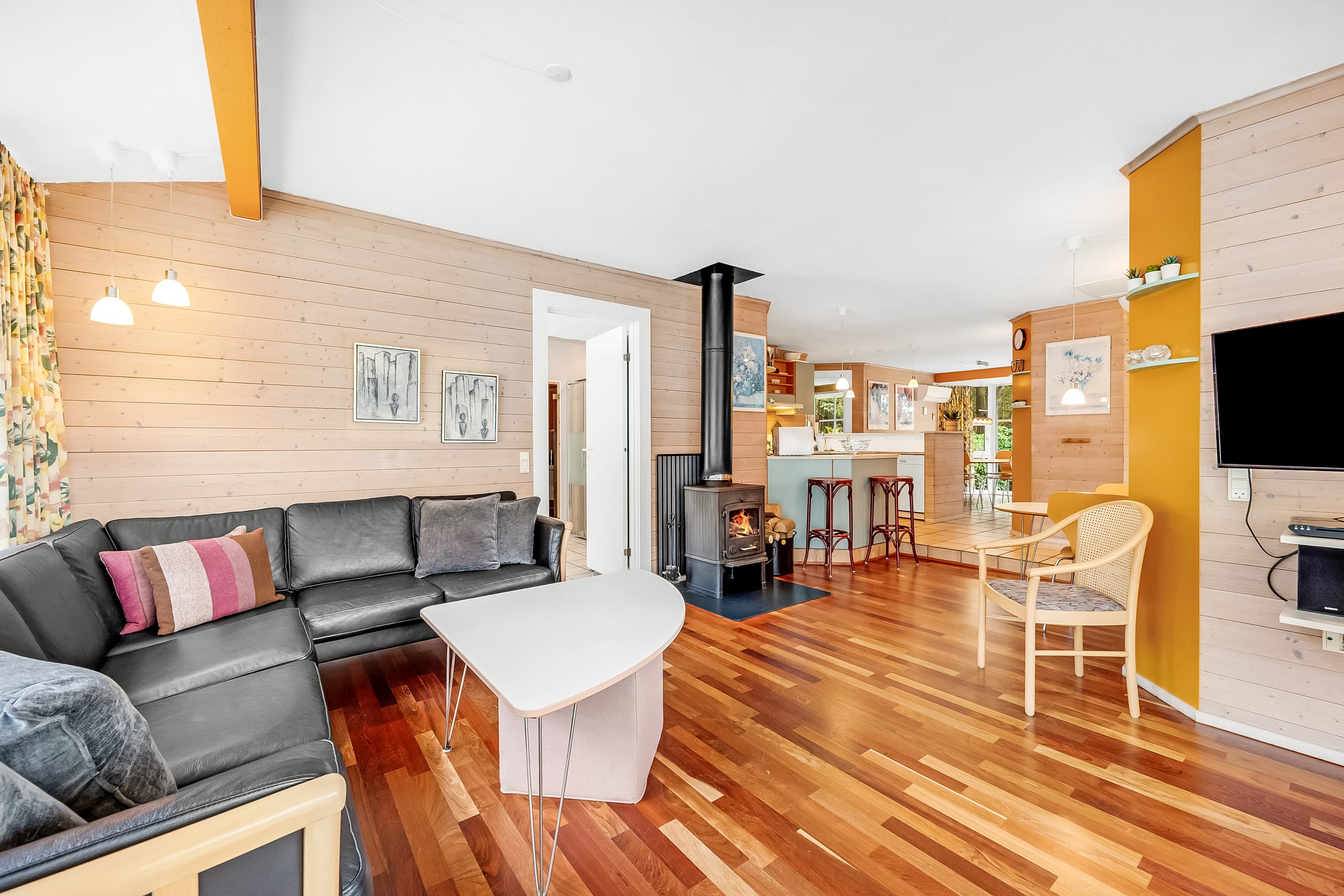 Fremhævet stue billede i fuldskærmstilstand. Billede af Skovvang 62, Lønne, 6830 Nørre Nebel