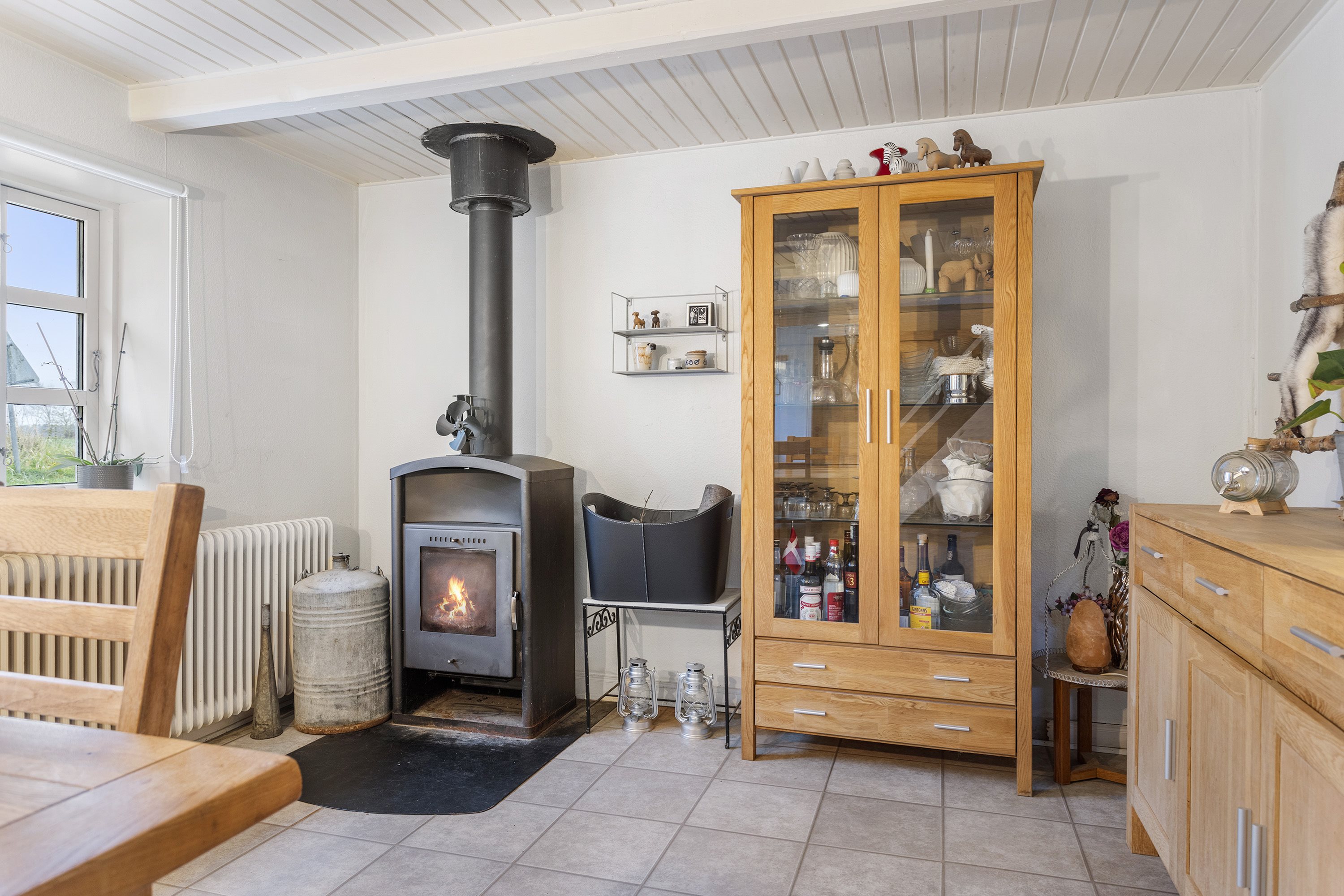 Fremhævet stue billede i fuldskærmstilstand. Billede af Fjembevej 42, 9352 Dybvad