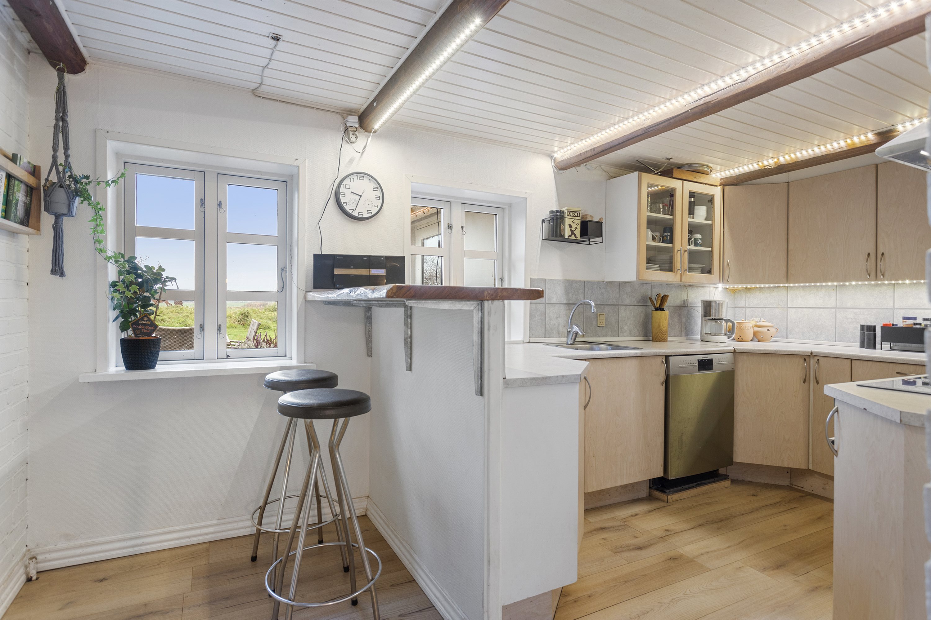 Fremhævet køkken billede i fuldskærmstilstand. Billede af Fjembevej 42, 9352 Dybvad