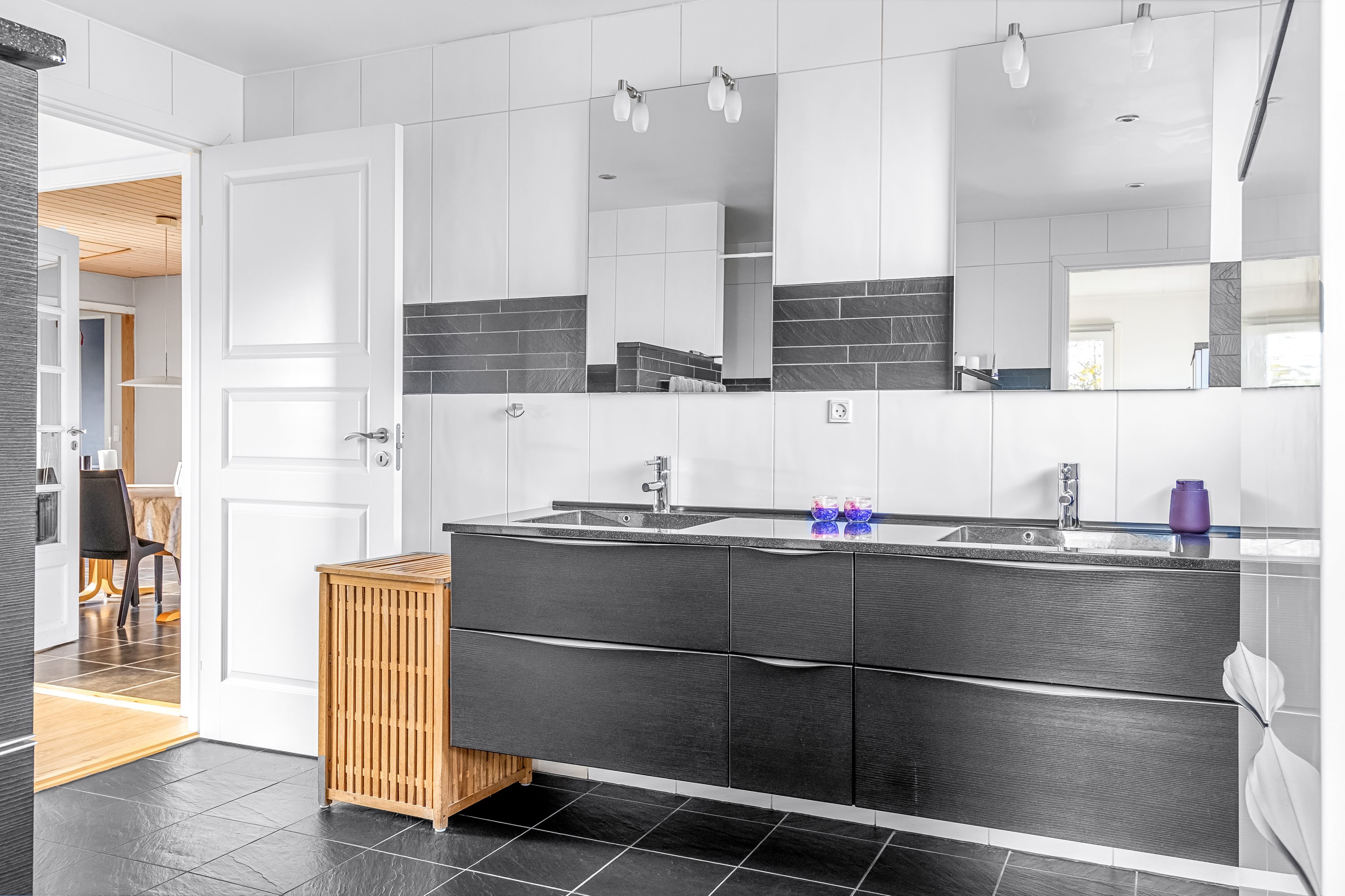 Fremhævet badeværelse billede i fuldskærmstilstand. Billede af Egerntoften 14, Egebæk, 6760 Ribe