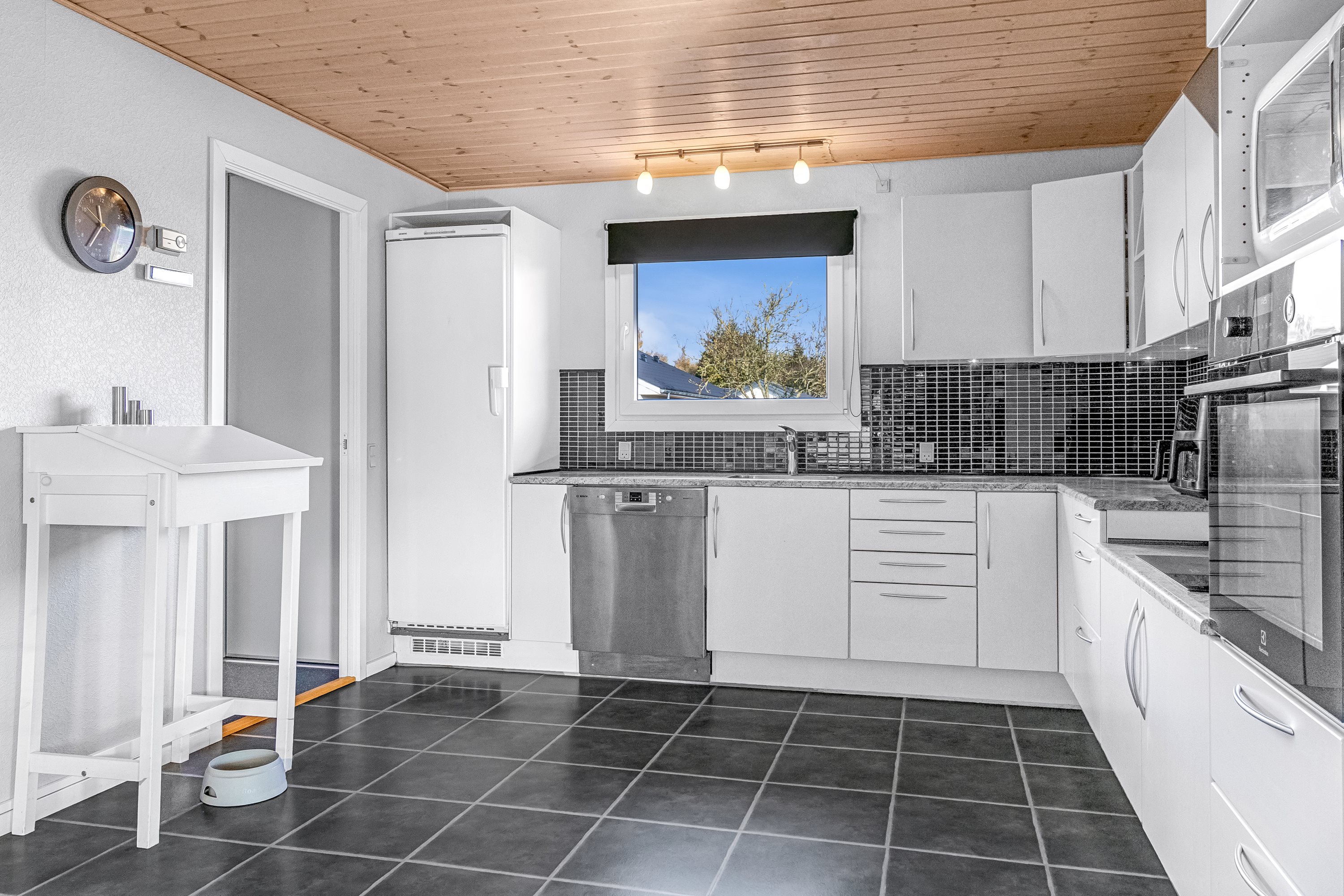 Fremhævet køkken billede i fuldskærmstilstand. Billede af Egerntoften 14, Egebæk, 6760 Ribe